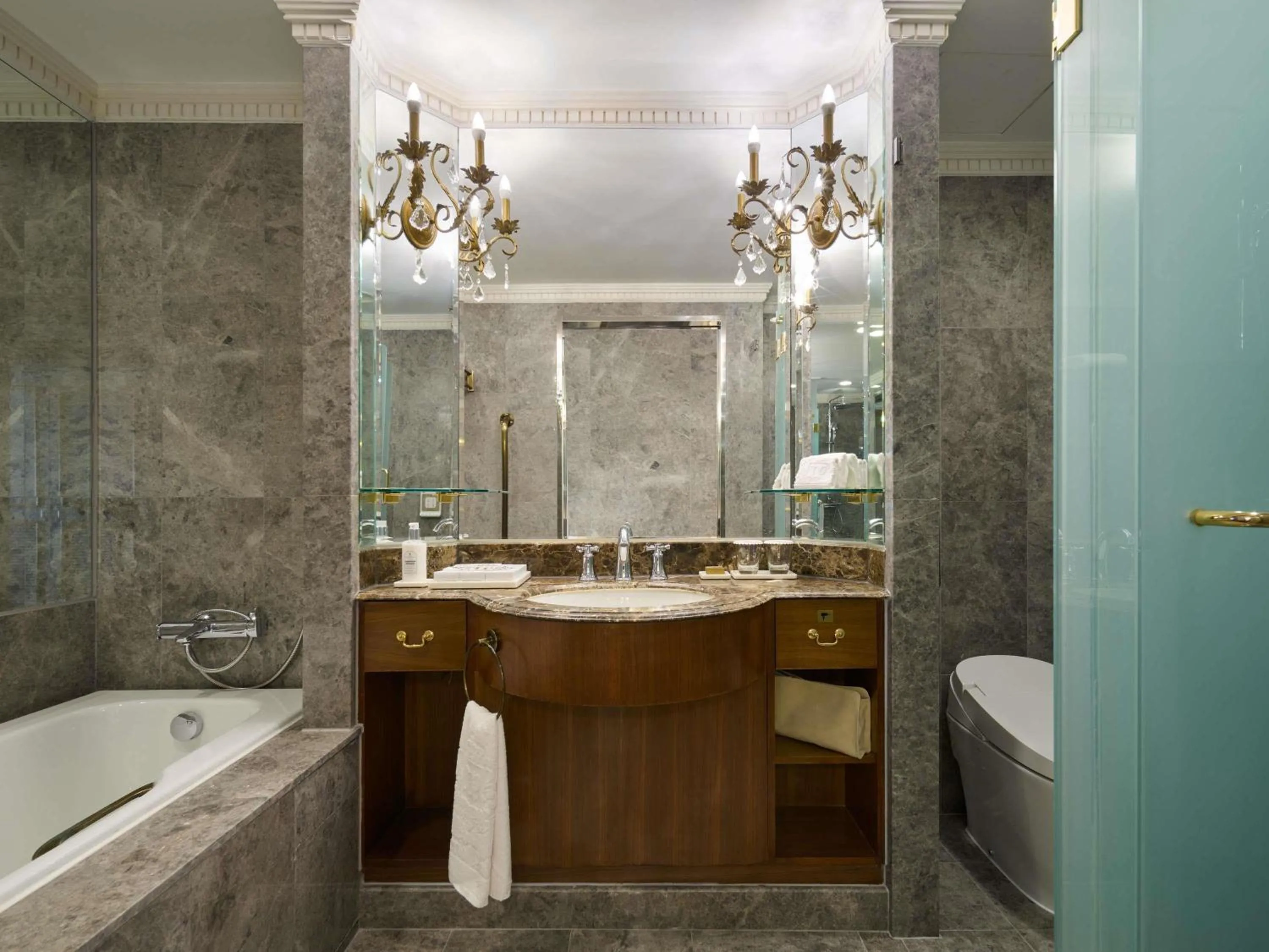 Bedroom in Grand Mercure Imperial Palace Seoul Gangnam