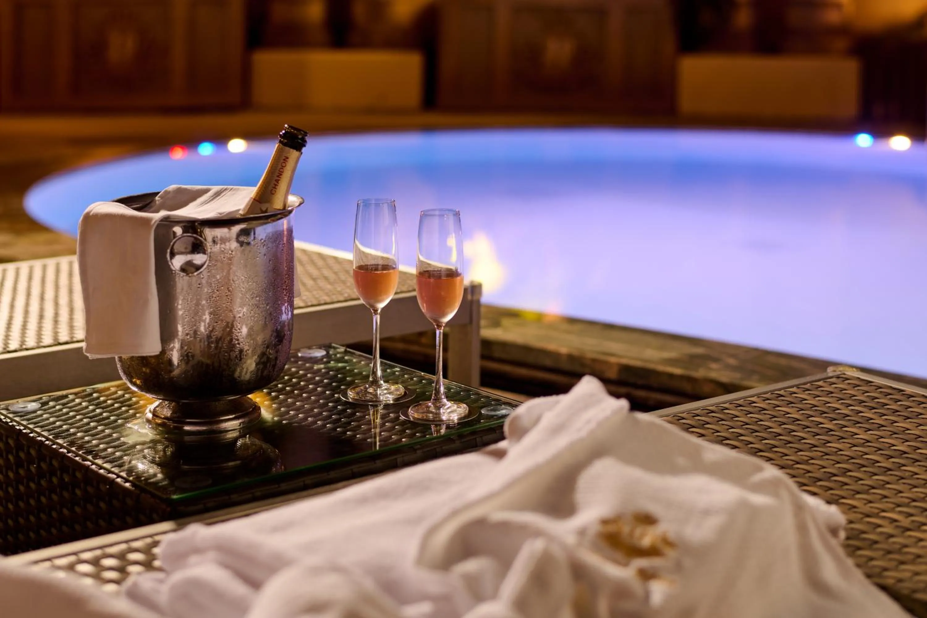 Swimming pool in Grand Mercure Imperial Palace Seoul Gangnam