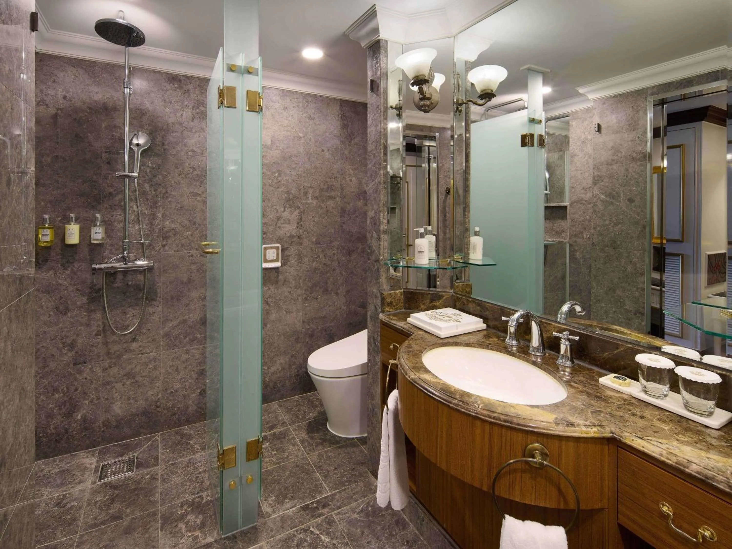 Bedroom in Grand Mercure Imperial Palace Seoul Gangnam