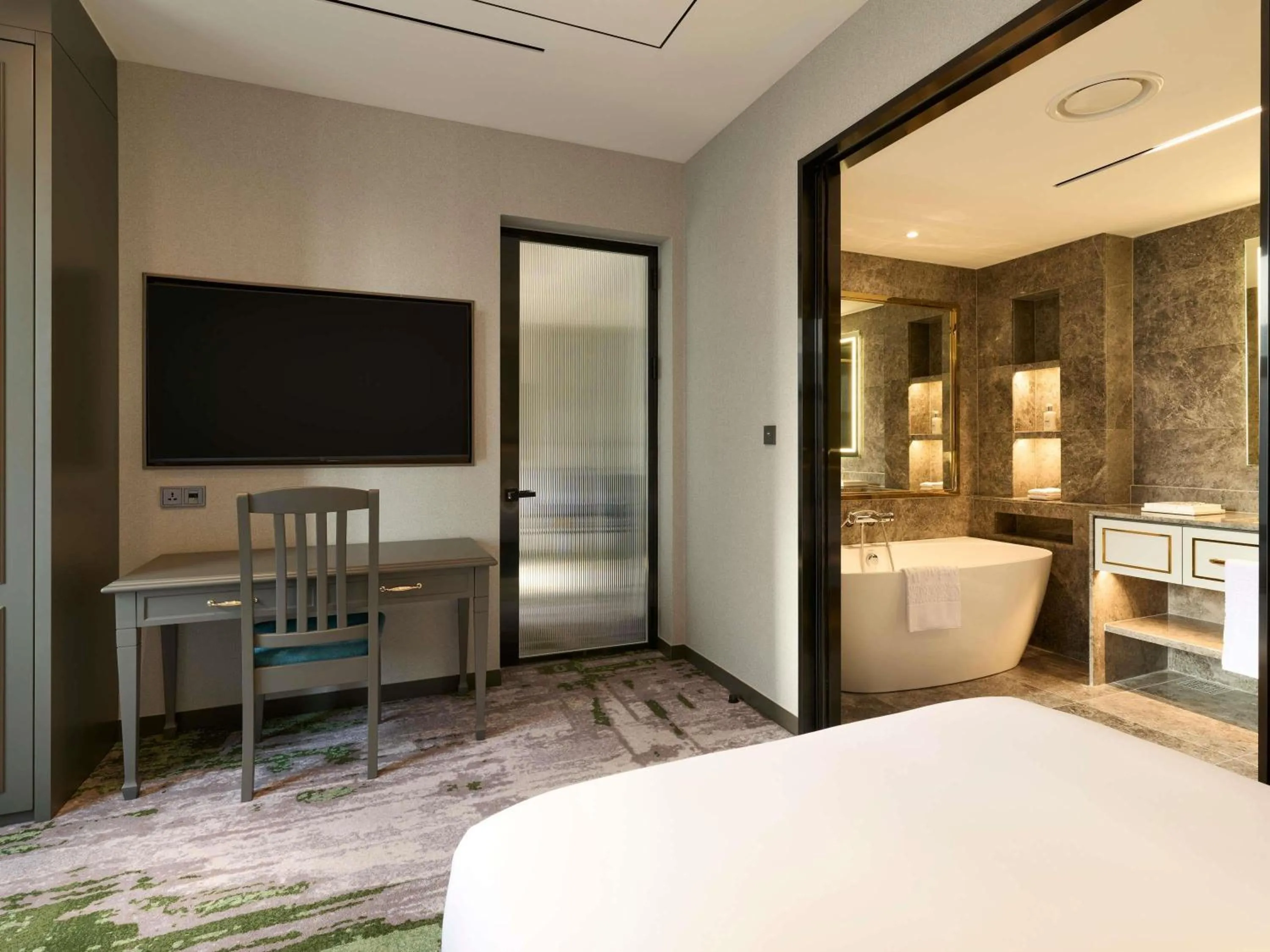 Bedroom, Bed in Grand Mercure Imperial Palace Seoul Gangnam