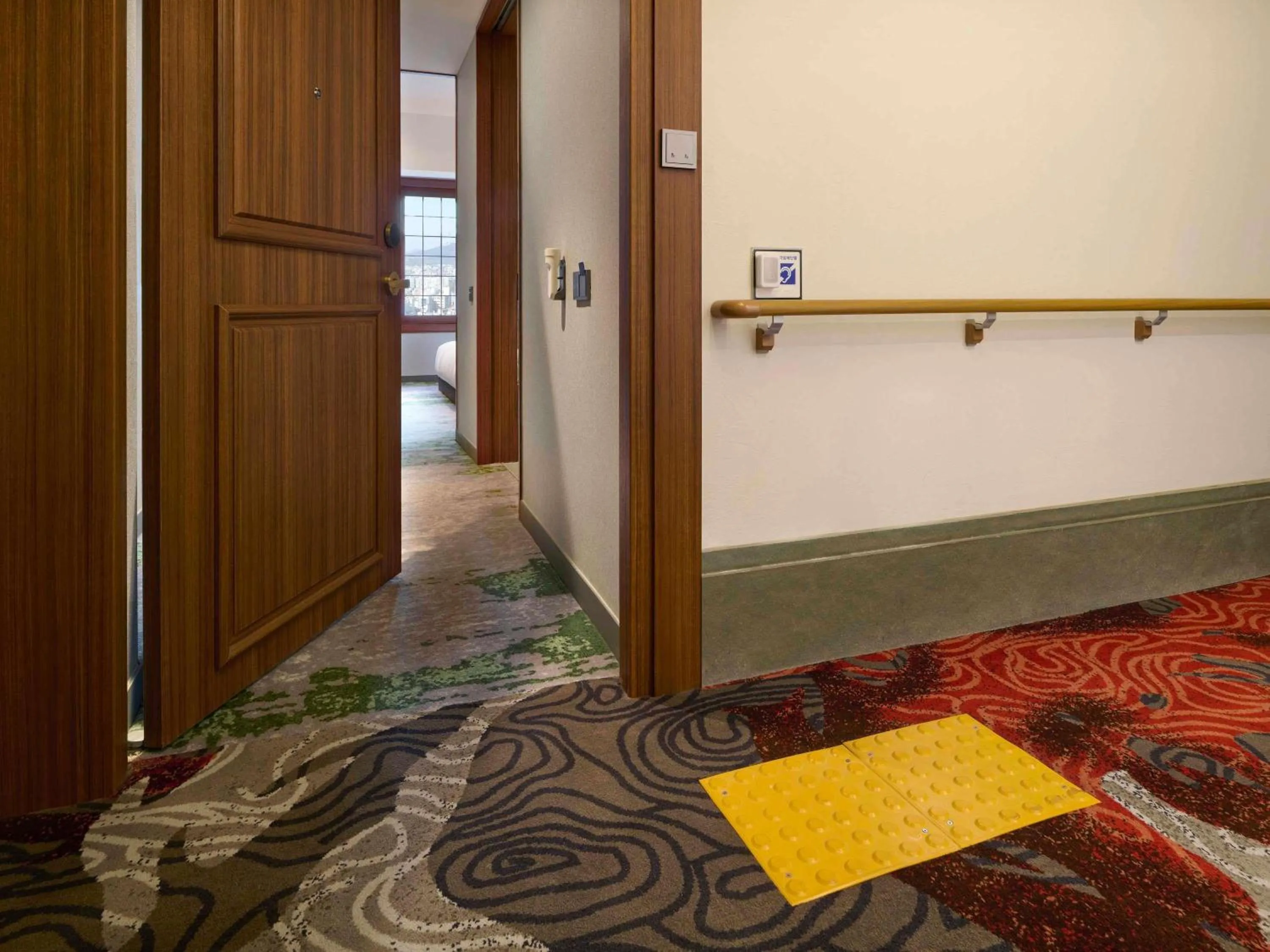 Bedroom, Bed in Grand Mercure Imperial Palace Seoul Gangnam