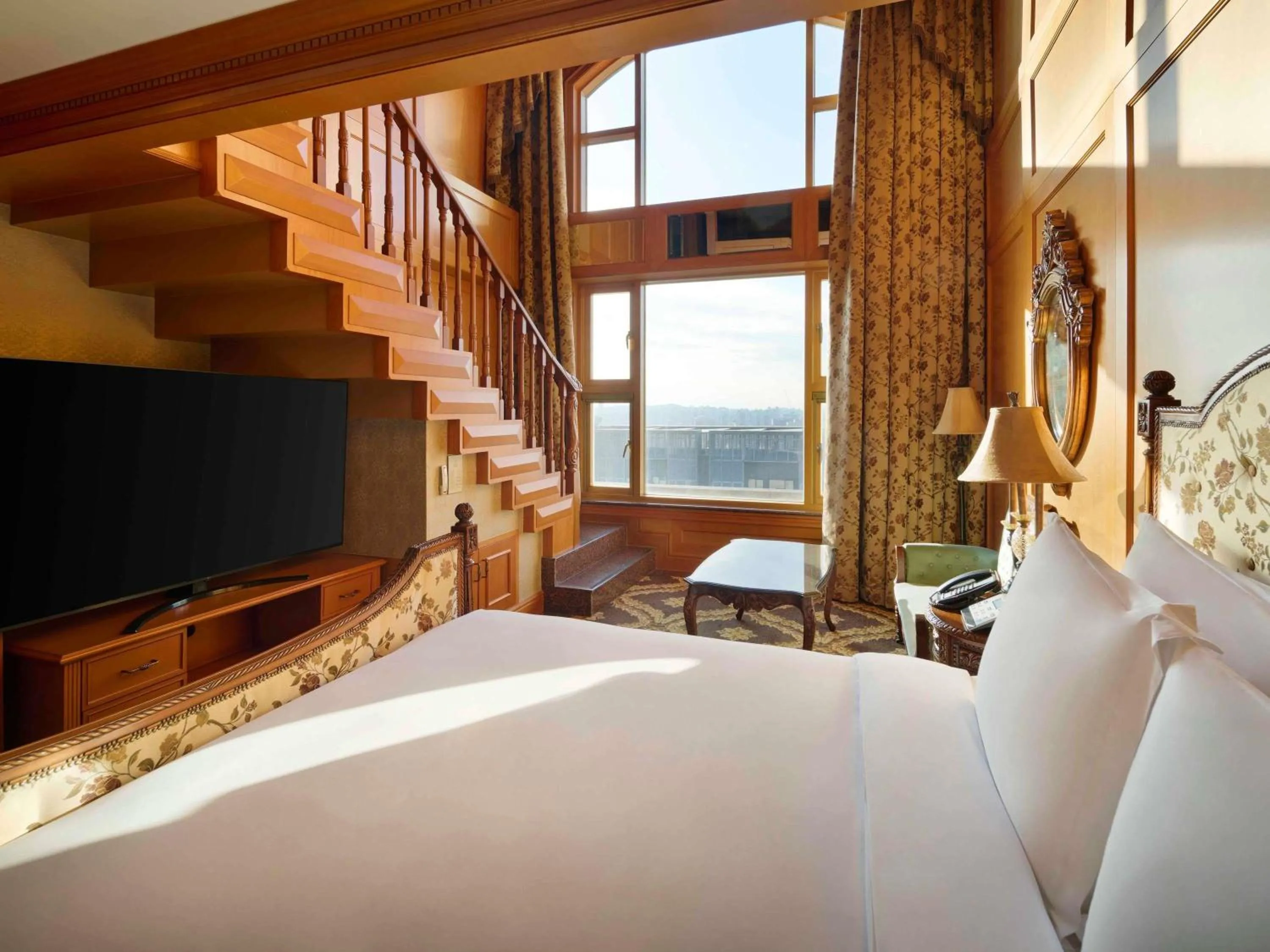 Bedroom, Bed in Grand Mercure Imperial Palace Seoul Gangnam