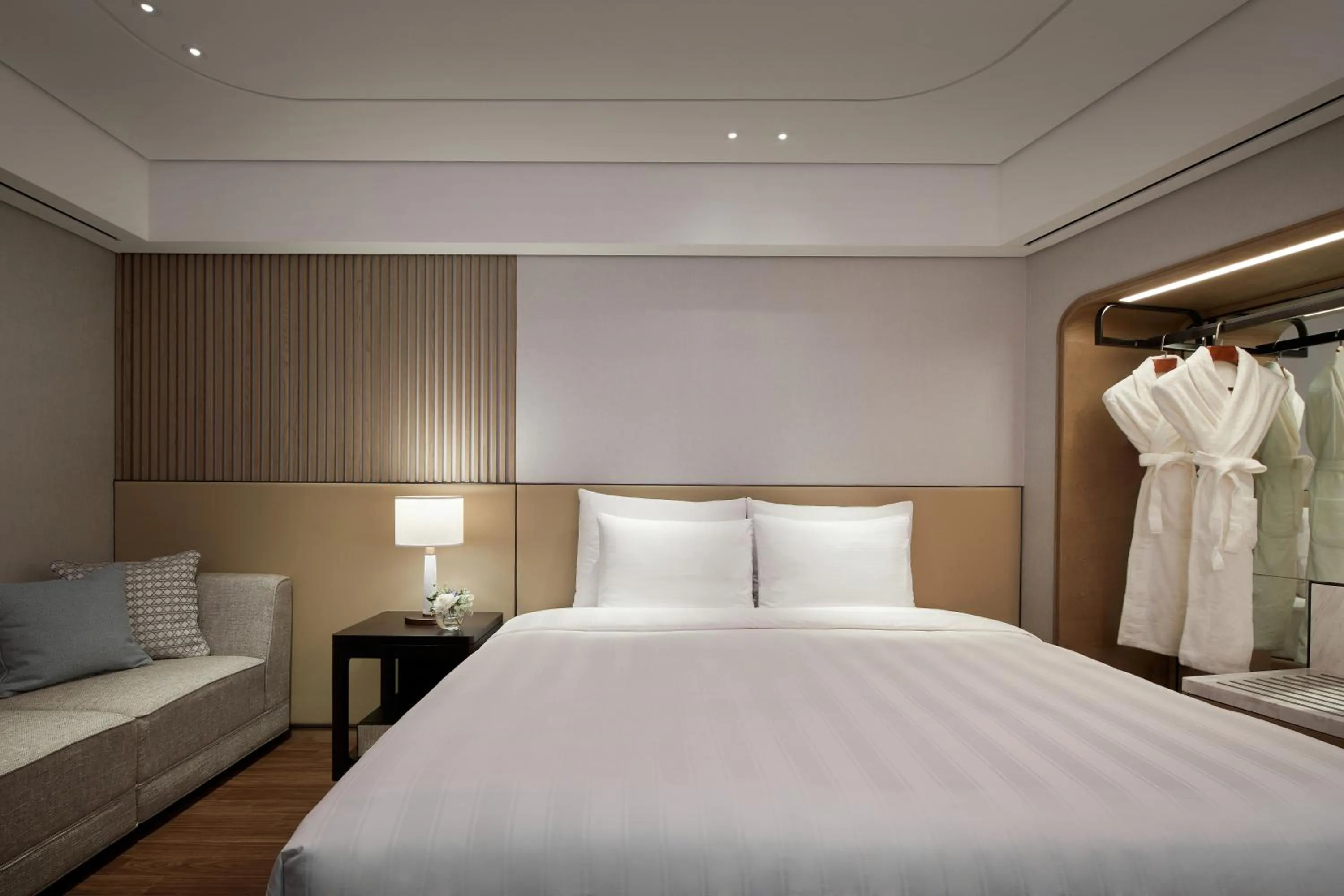 Bedroom, Bed in Lotte Hotel World