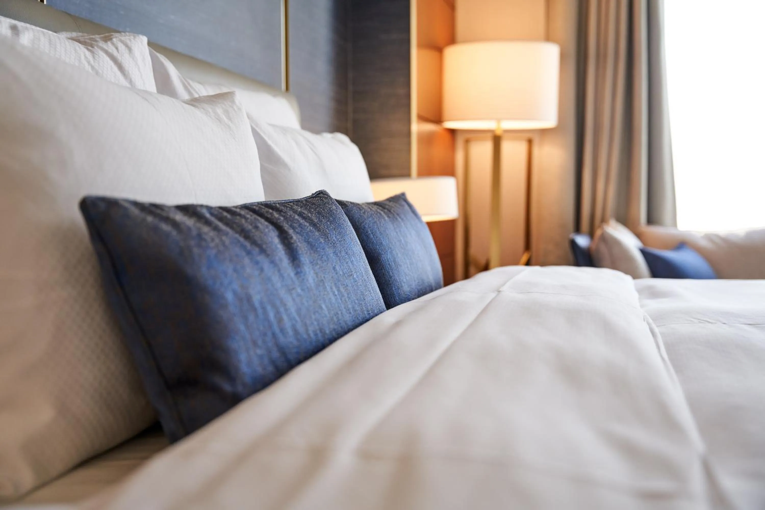 Bedroom, Bed in Lotte Hotel World