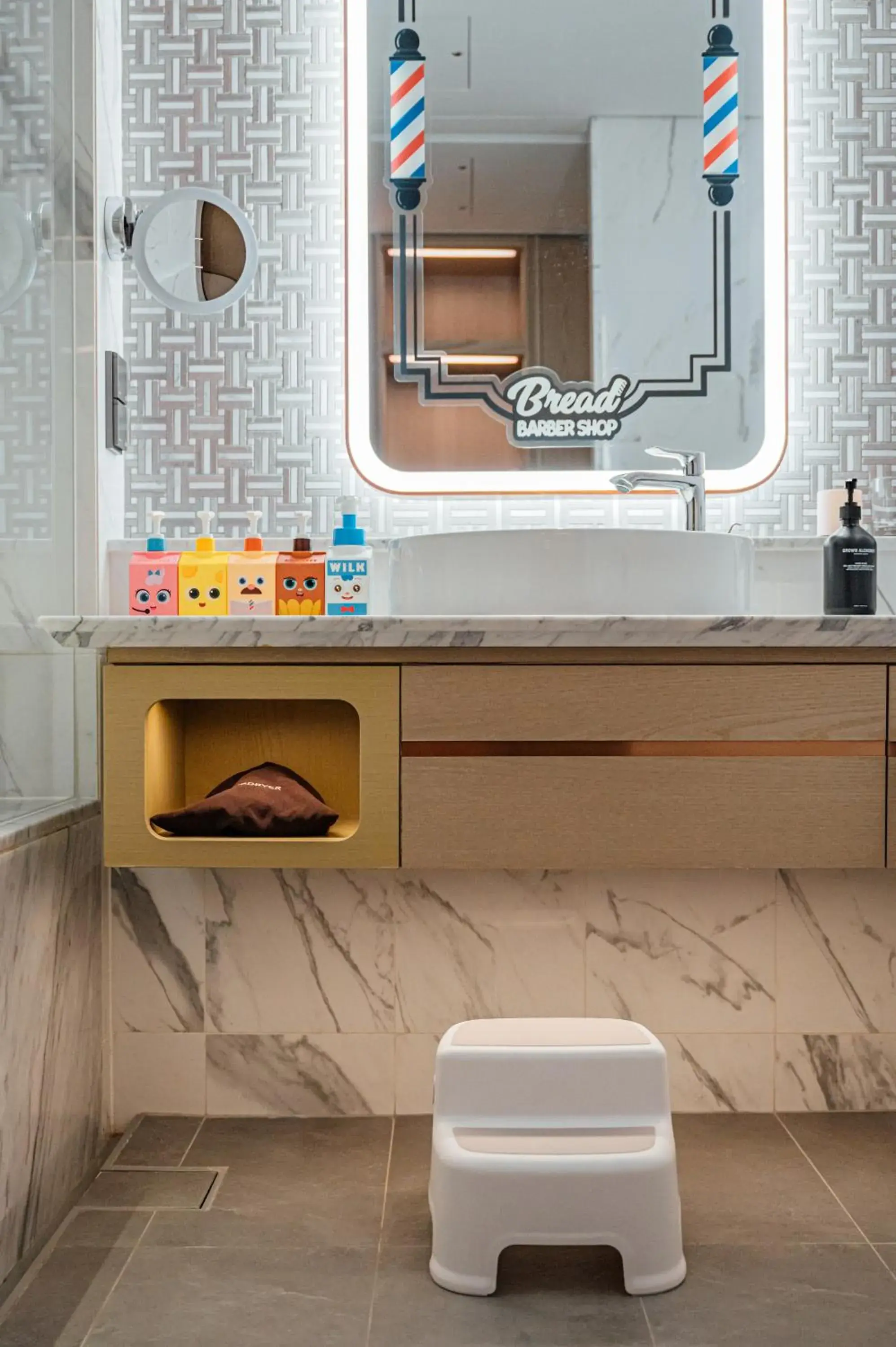 Bread Barbershop Double with Sofa Bed Room in Lotte Hotel World Bread Barbershop Double with Sofa Bed Room in Lotte Hotel World