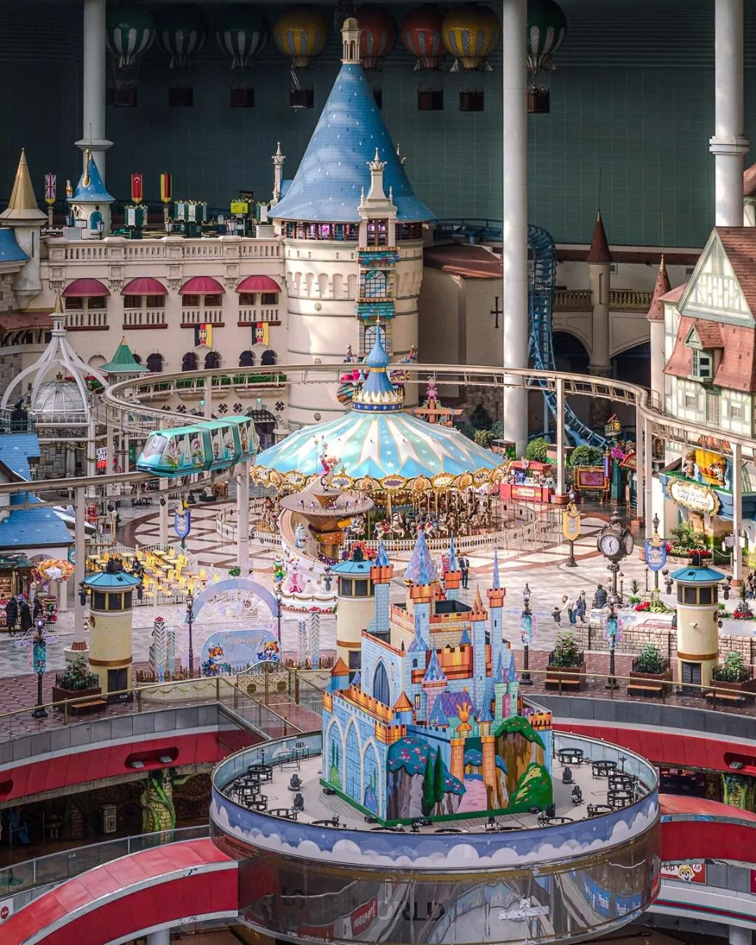 Nearby landmark in Lotte Hotel World