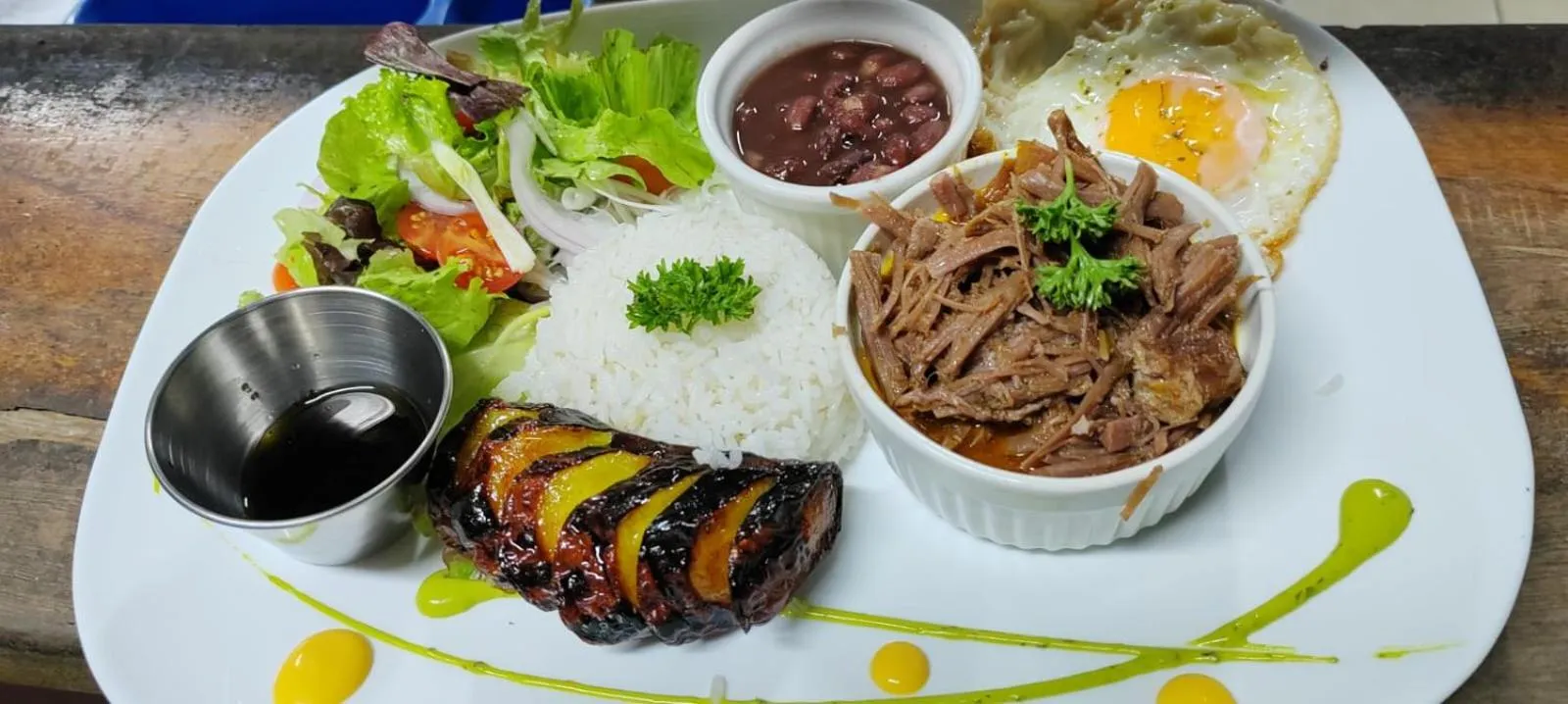 Restaurant/places to eat in Flutterby House Hostel