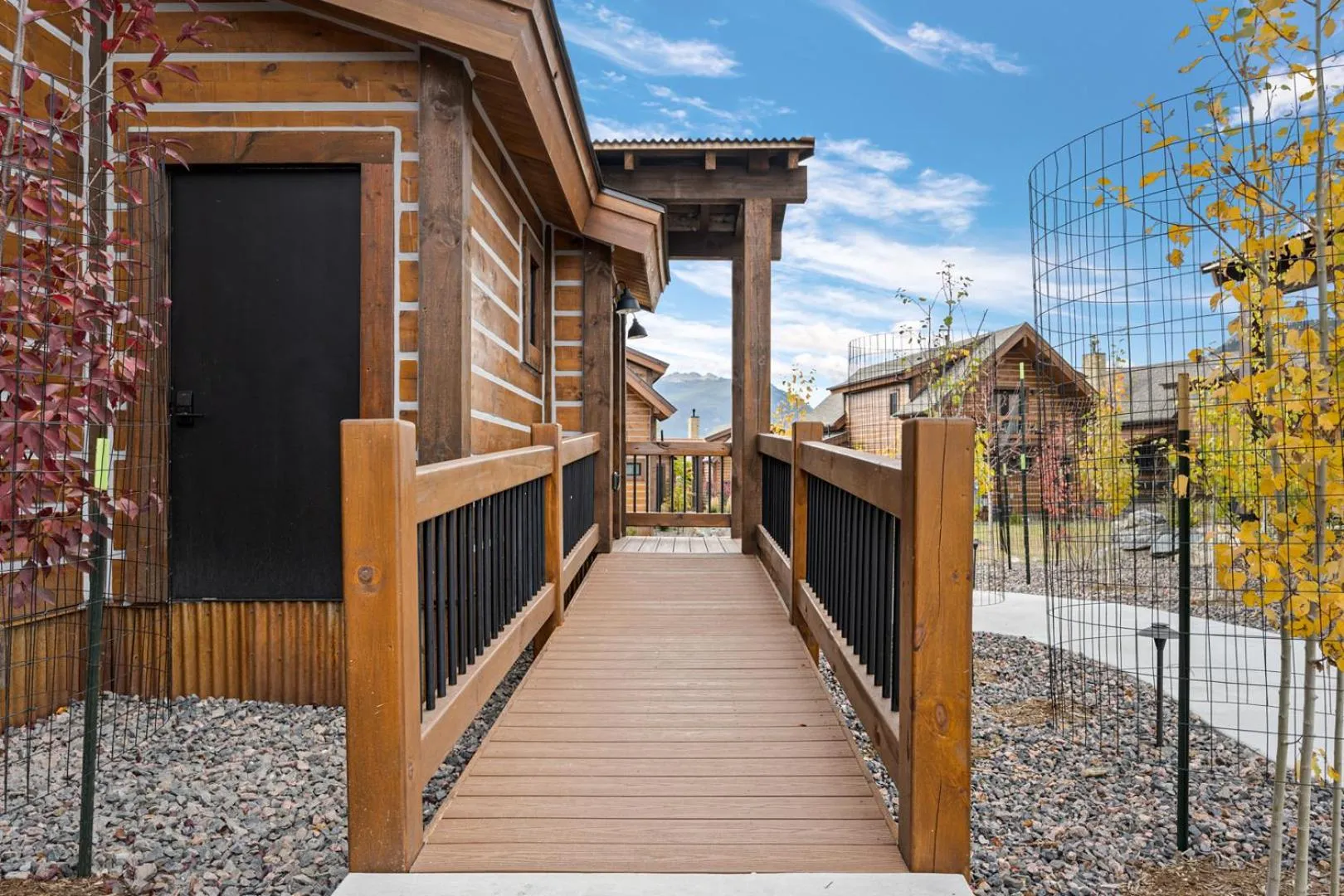 Luxury Cabin! Fireplace and Jacuzzi!