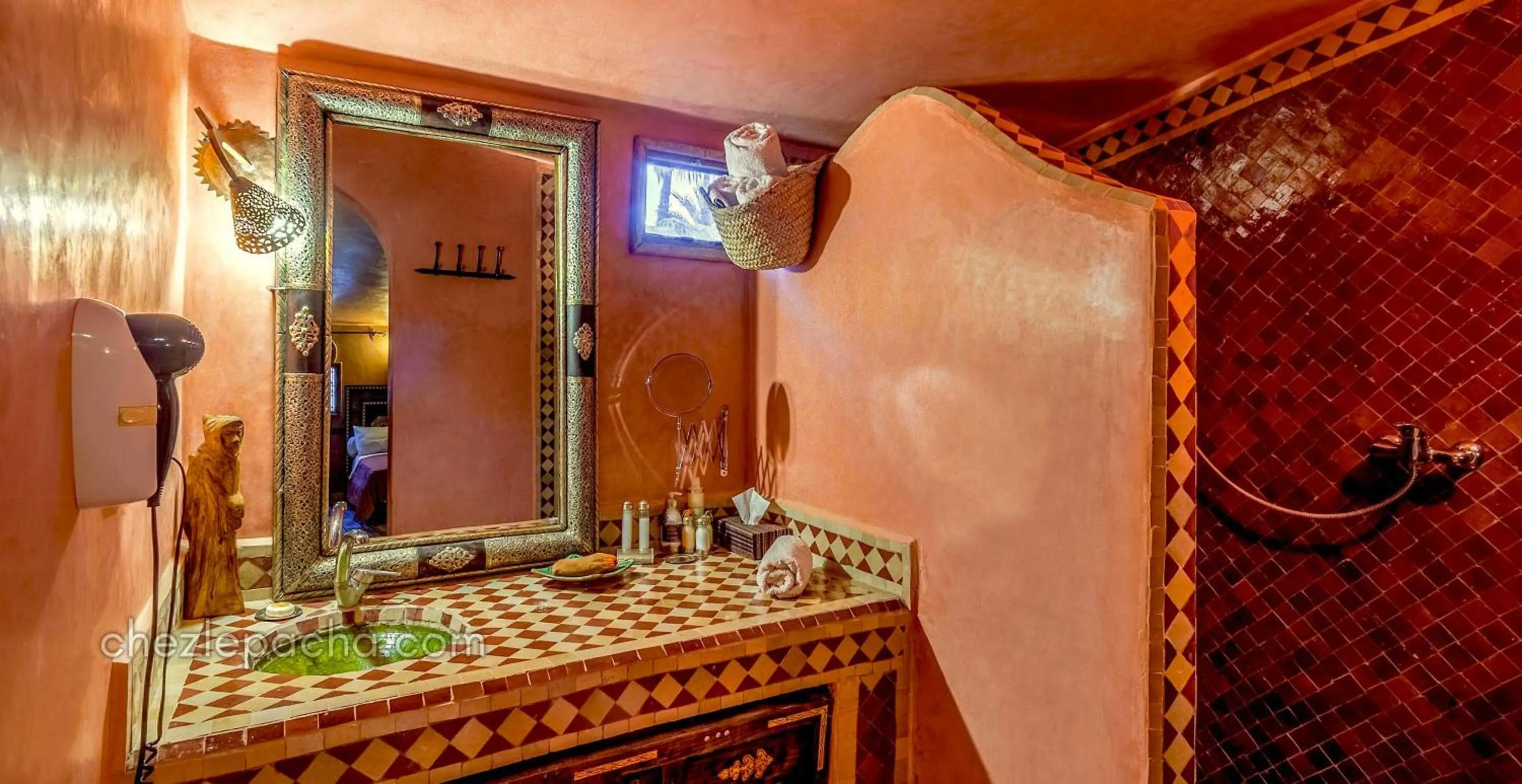 Shower in Chez Le Pacha - Authentic Sahara Hotel Mhamid
