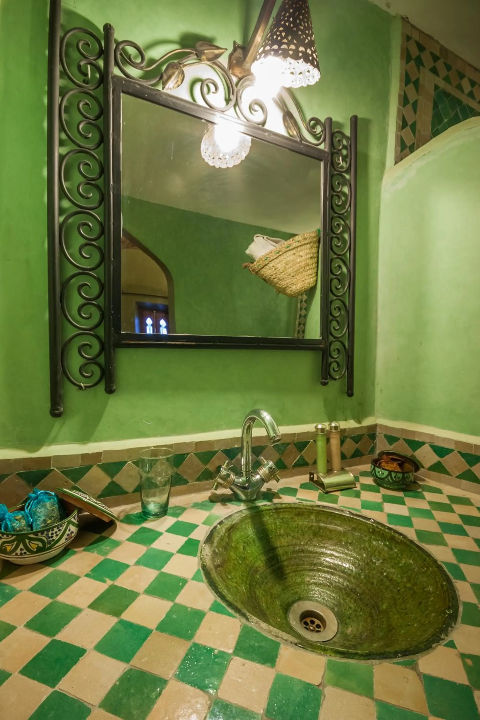 Bathroom in Chez Le Pacha - Authentic Sahara Hotel Mhamid