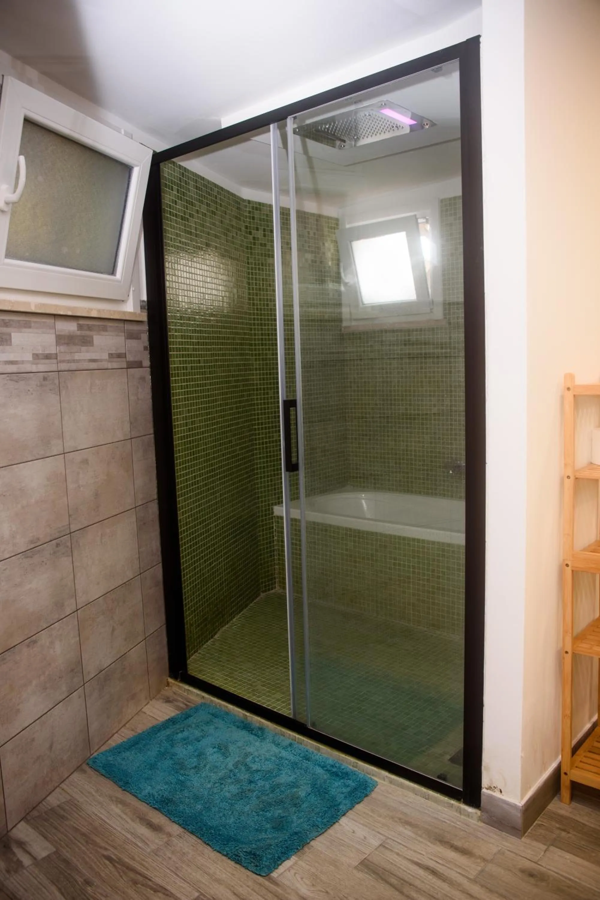 Shower in Holiday House ViscaUno