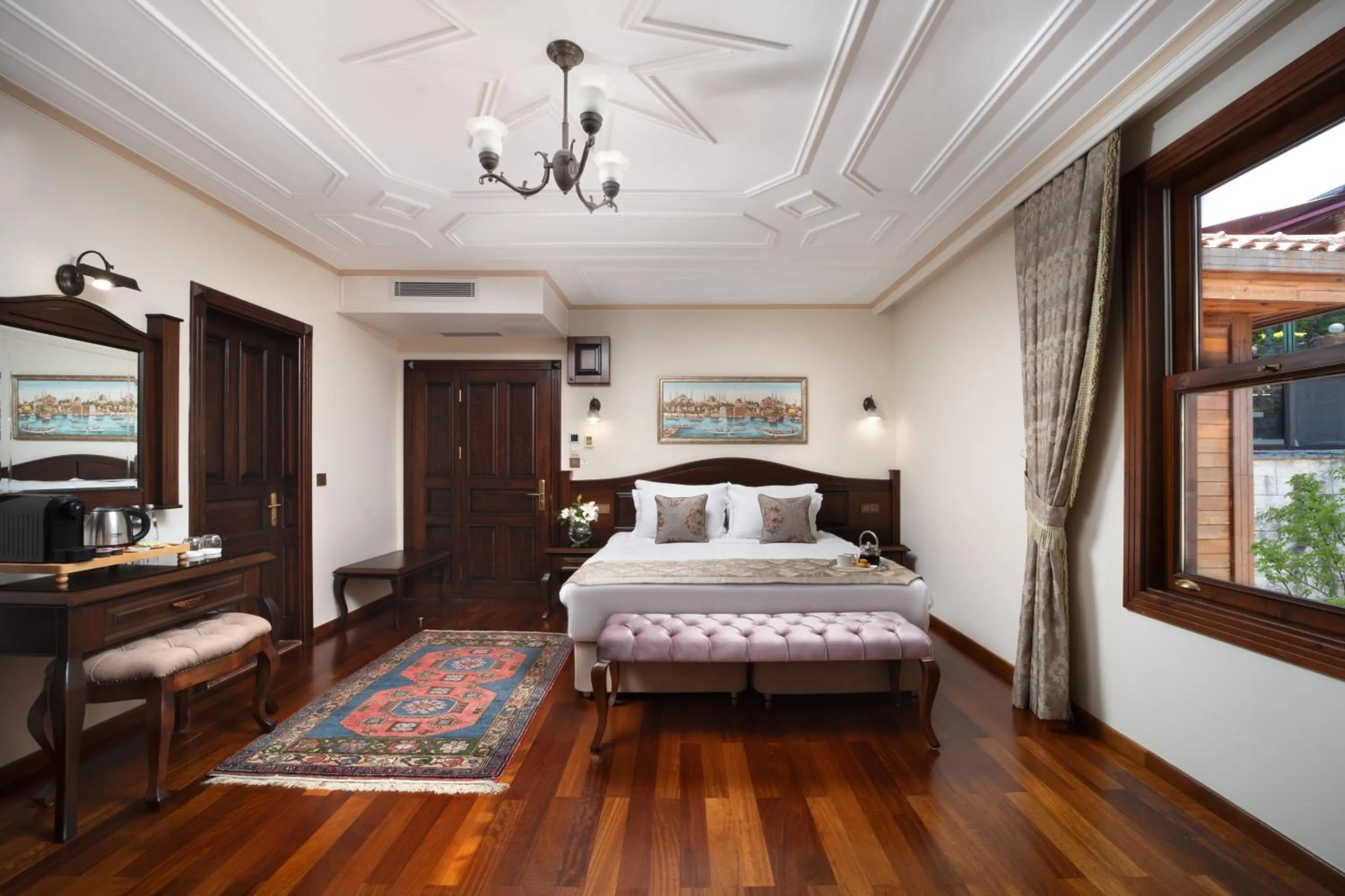 Photo of the whole room, Bed in Bender Hotel