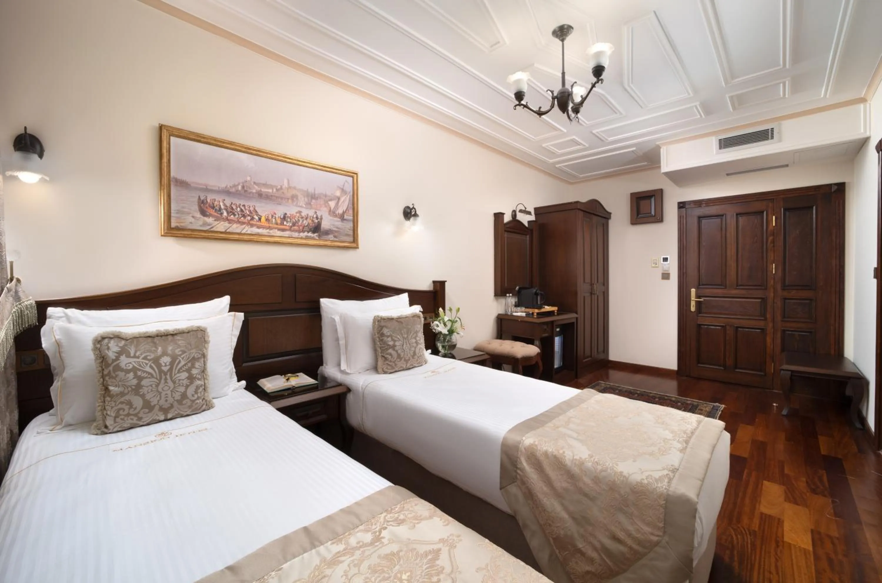 Massage, Bed in Bender Hotel