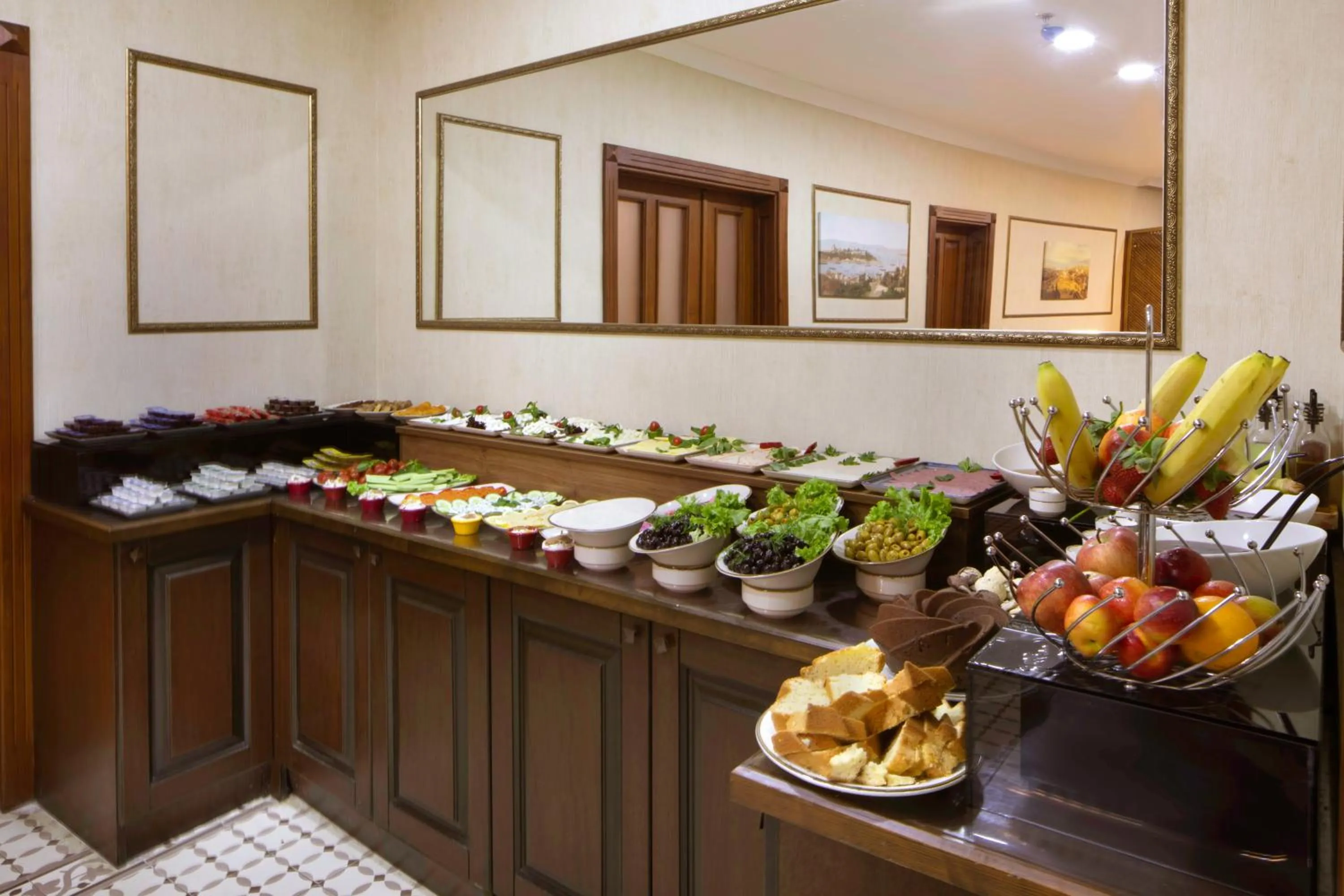 Food and drinks in Bender Hotel