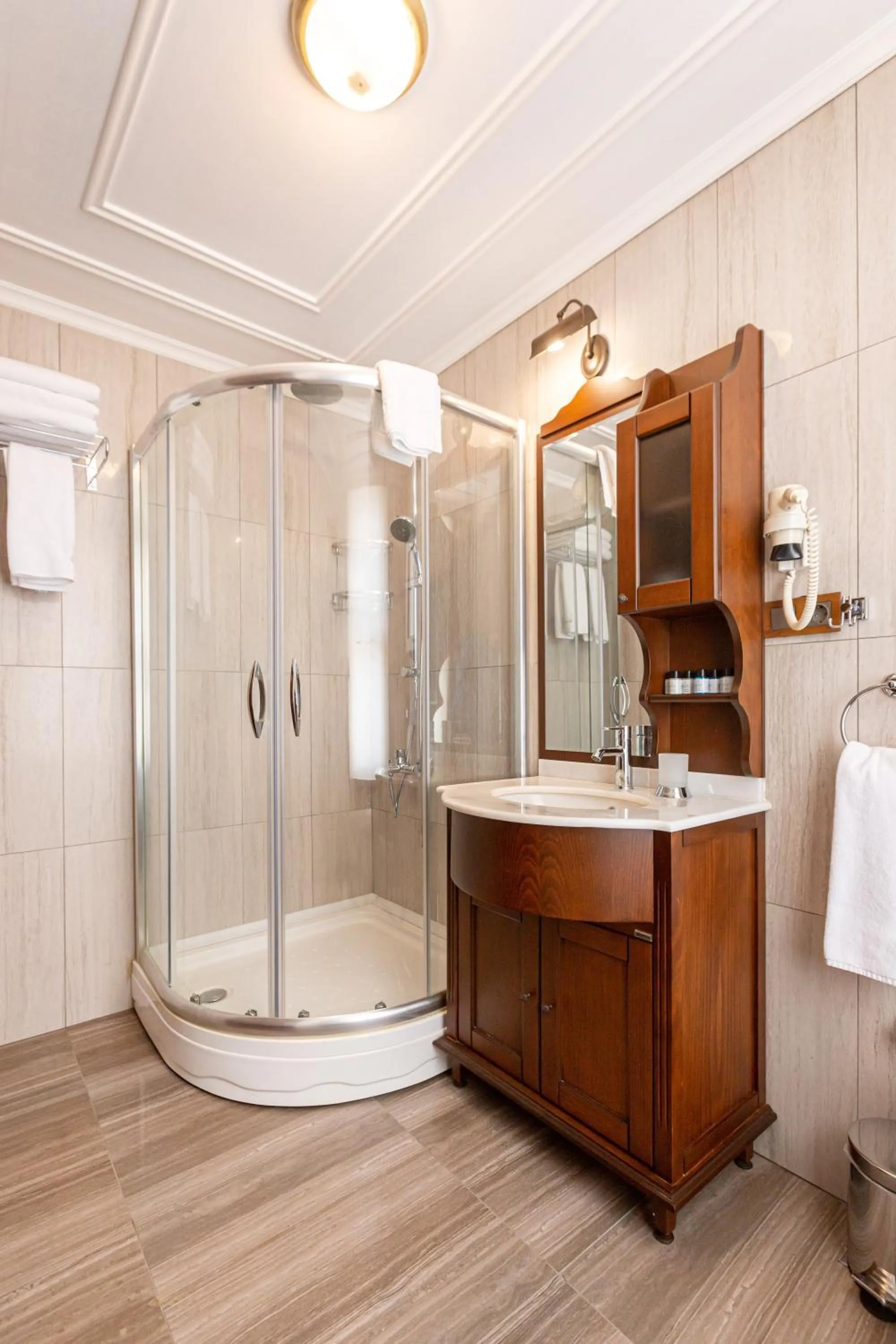 Bathroom in Bender Hotel