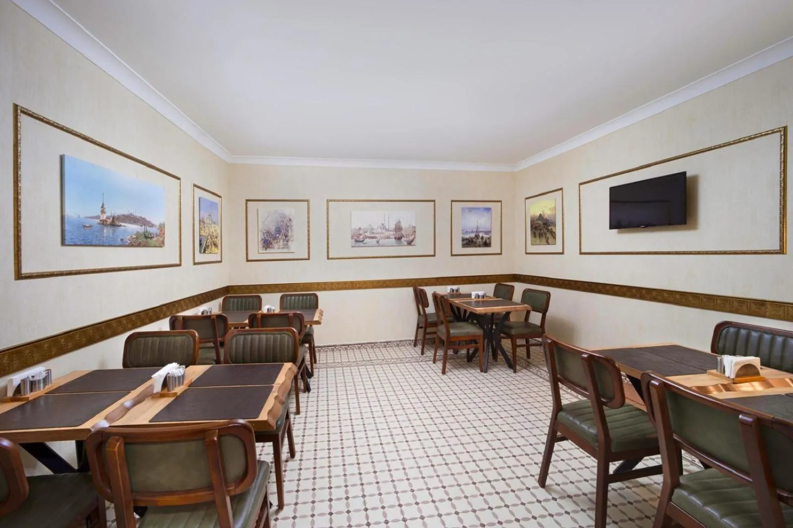 Restaurant/places to eat in Bender Hotel