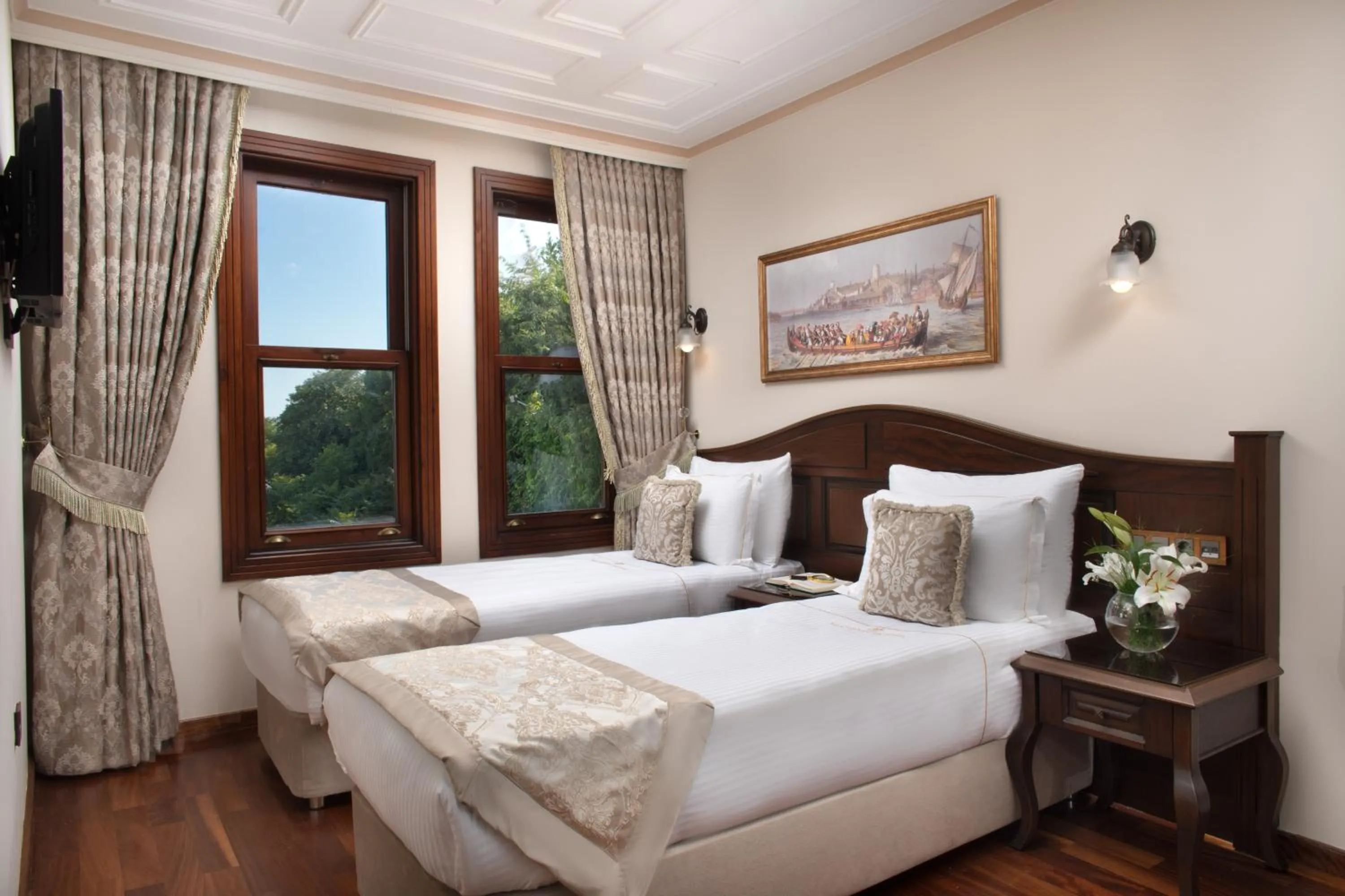 Massage, Bed in Bender Hotel