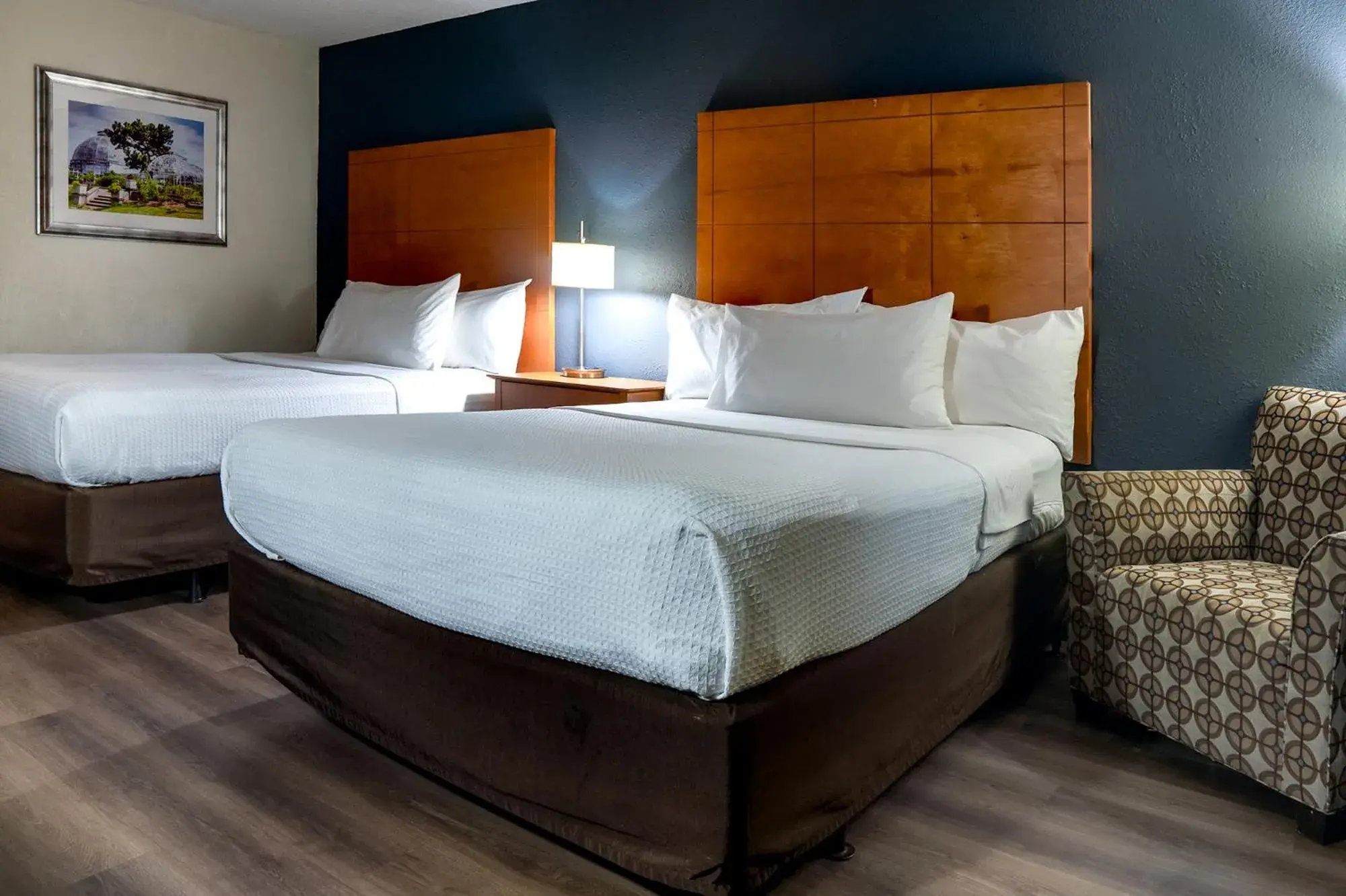 Bedroom, Bed in American Inn & Suites Bedroom, Bed in American Inn & Suites