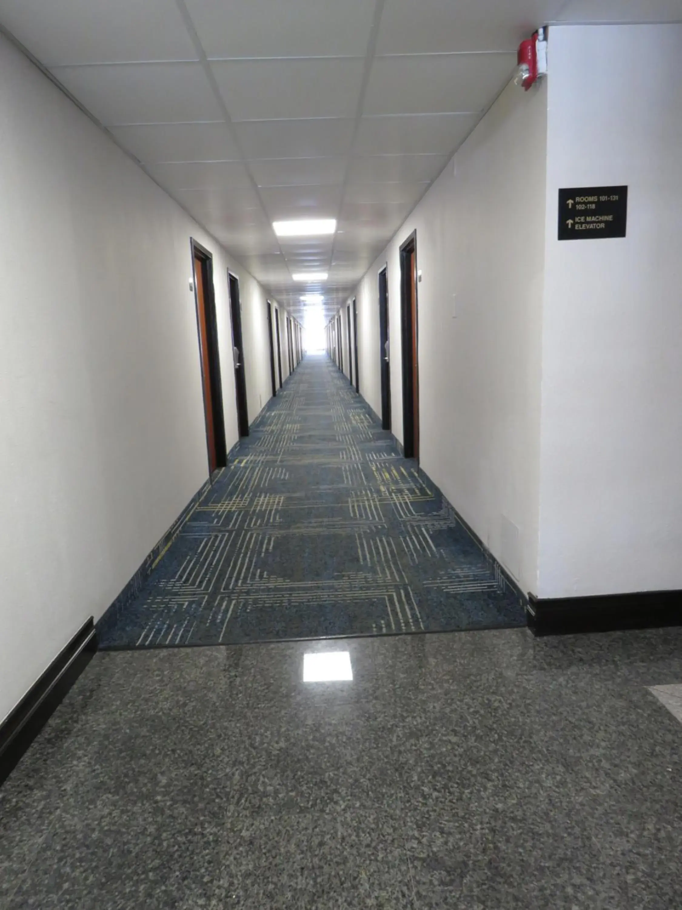 Property building in American Inn & Suites Property building in American Inn & Suites