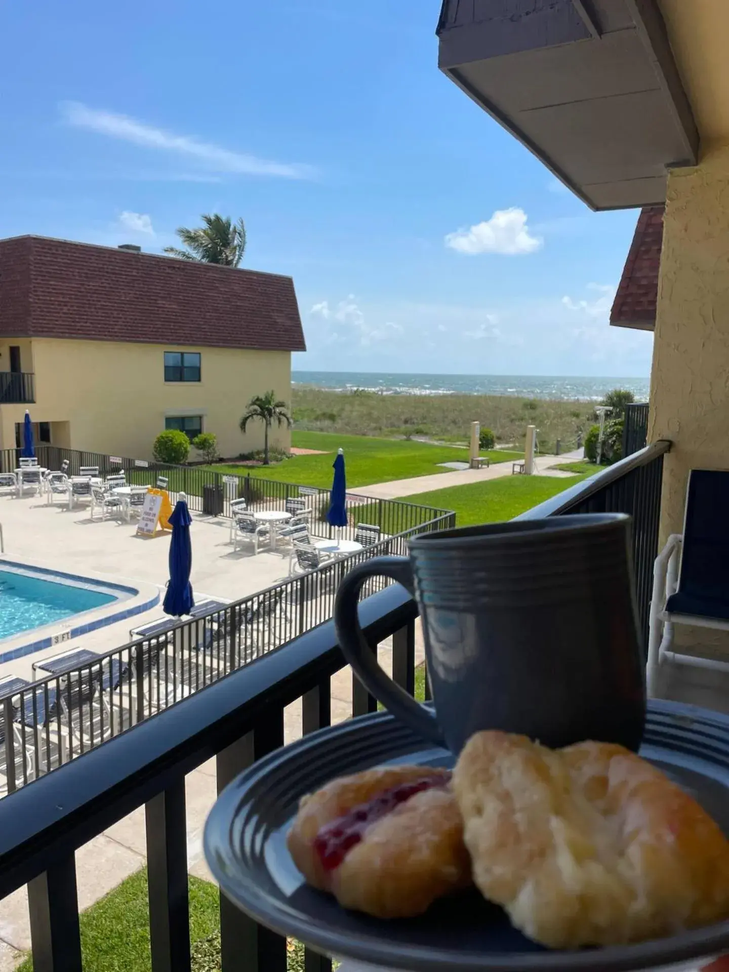 Beachfront with heated pool, 60 seconds to beach Beachfront with heated pool, 60 seconds to beach