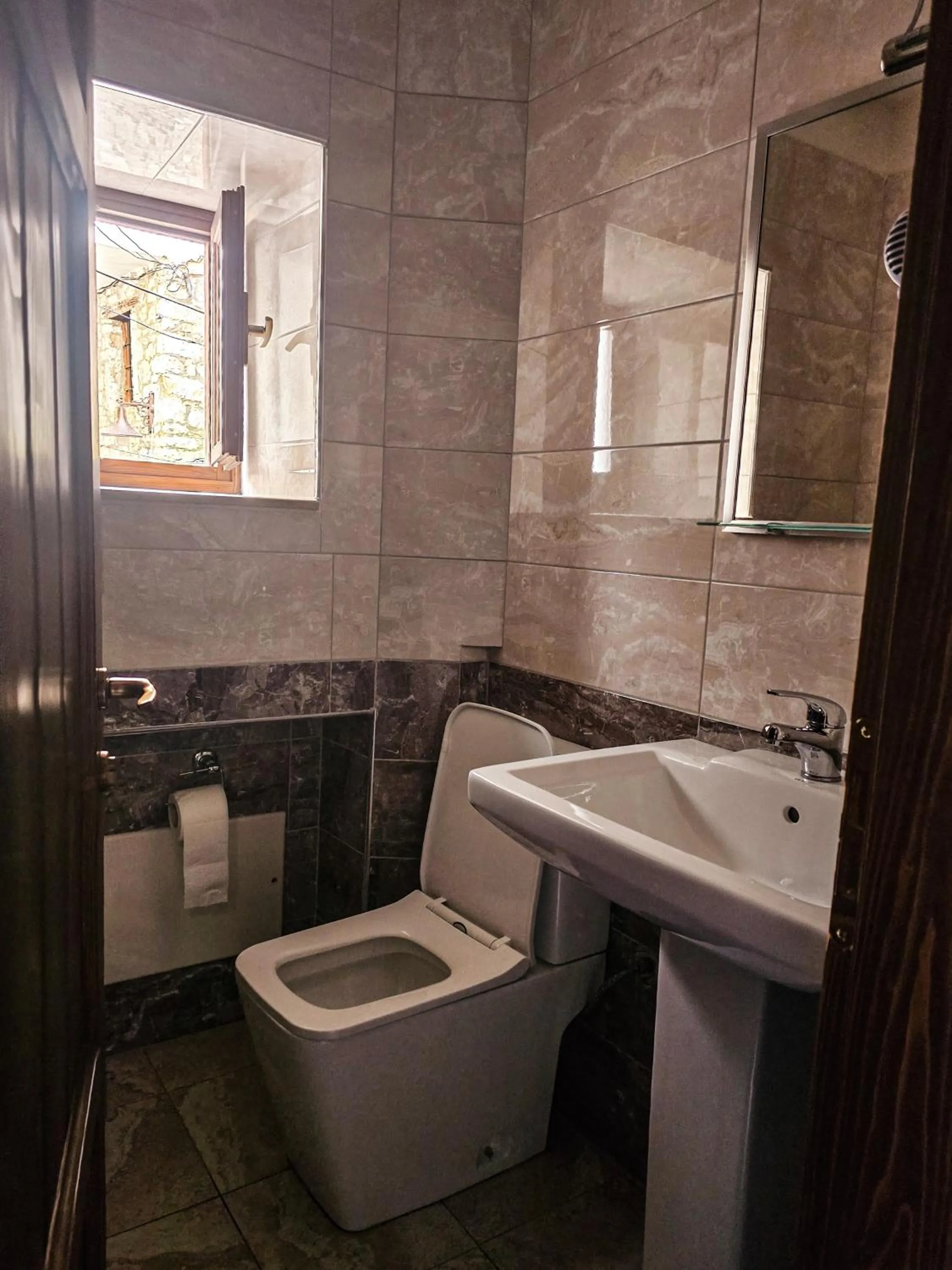 Shower in Hotel Gorica - UNESCO quarter