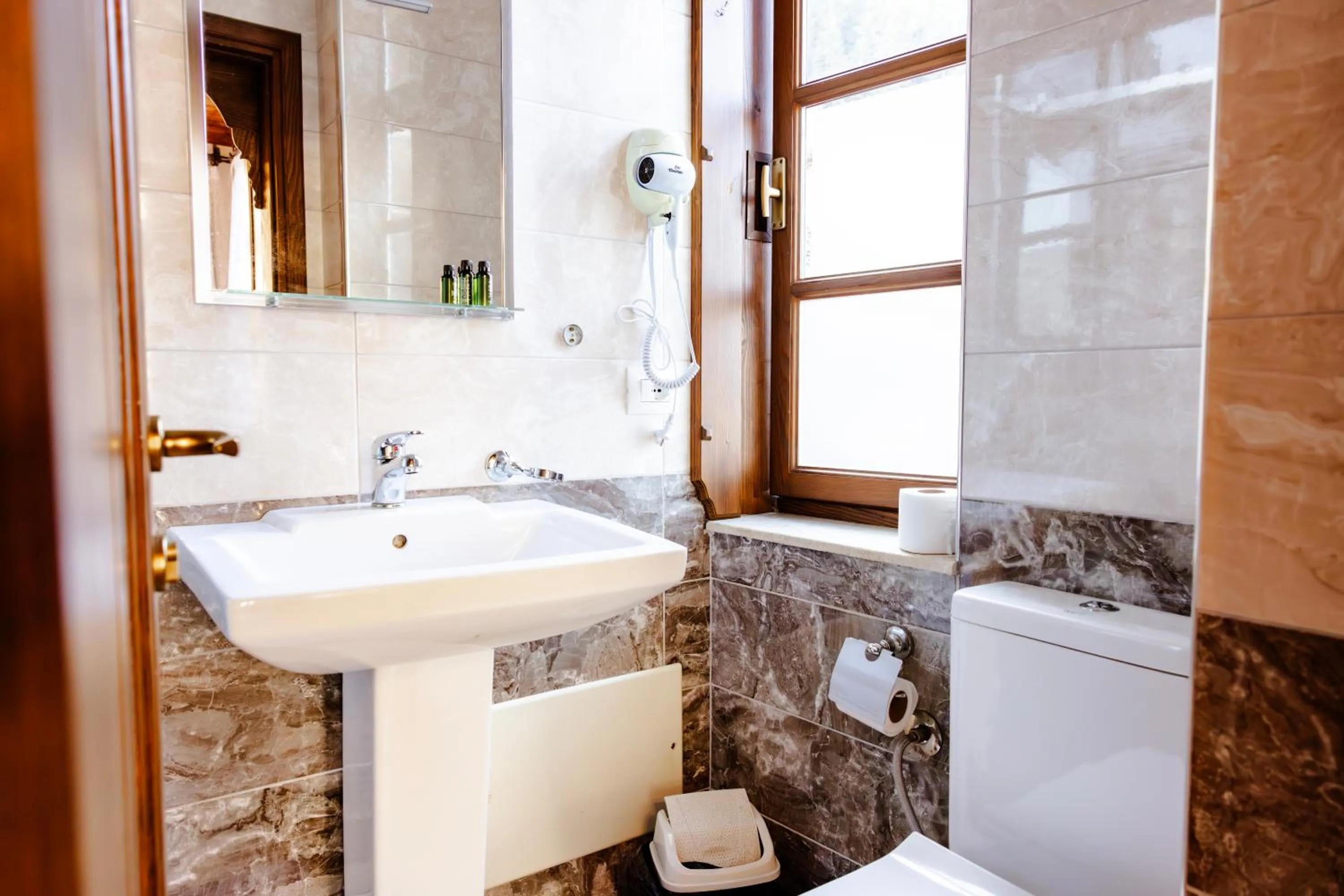 Shower in Hotel Gorica - UNESCO quarter