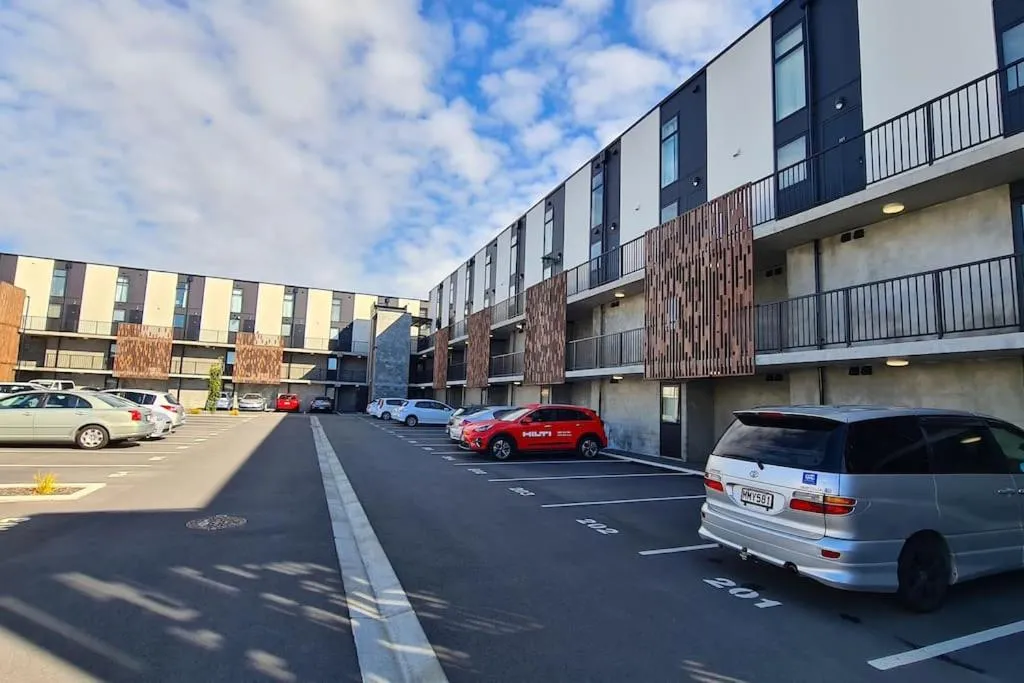 Property building in 1 Bedroom City Base with Free Car Park