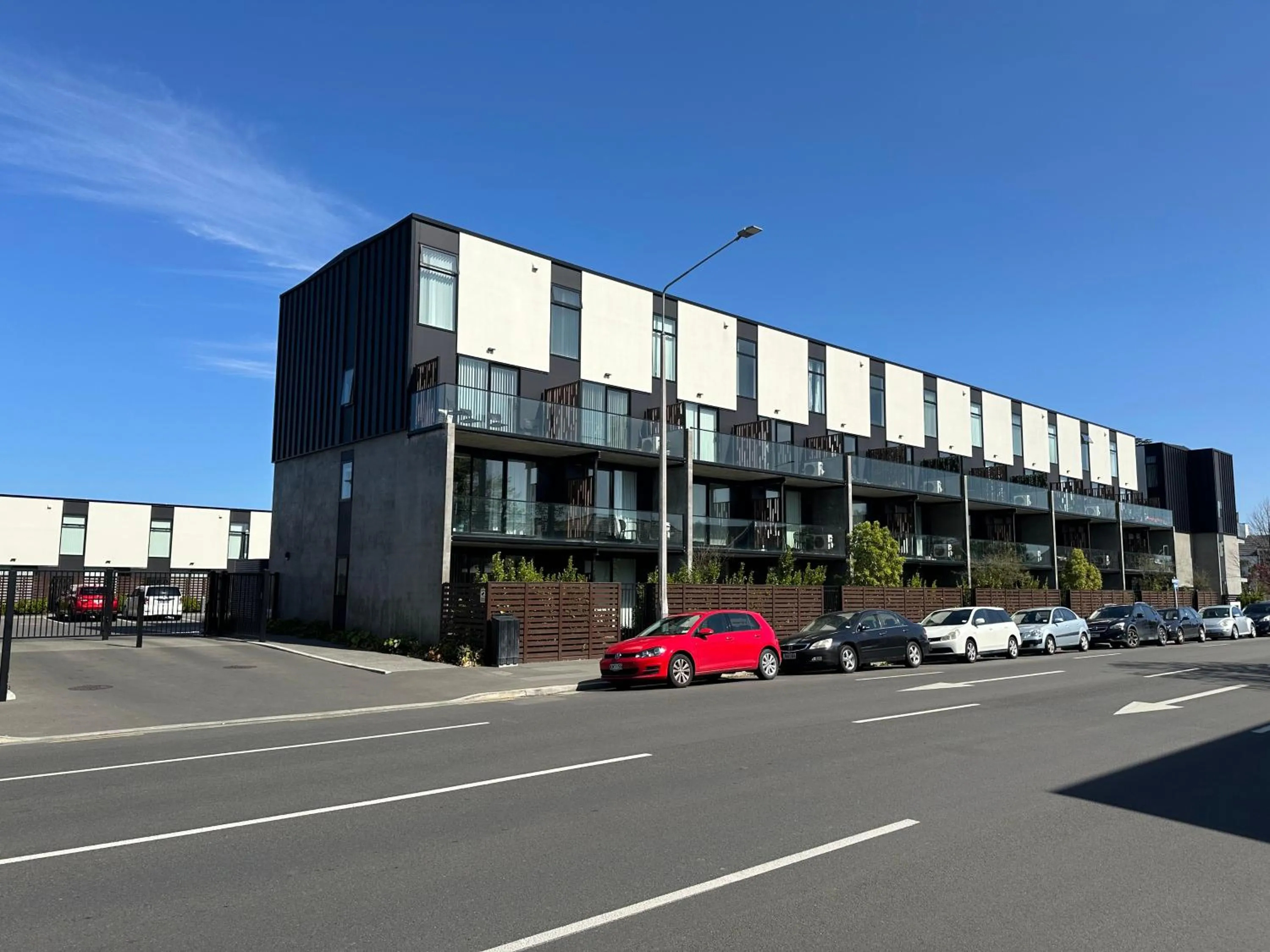 Property building in 1 Bedroom City Base with Free Car Park