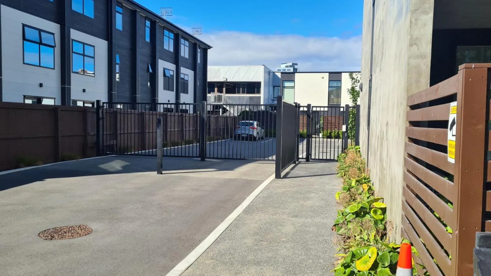 Property building in 1 Bedroom City Base with Free Car Park