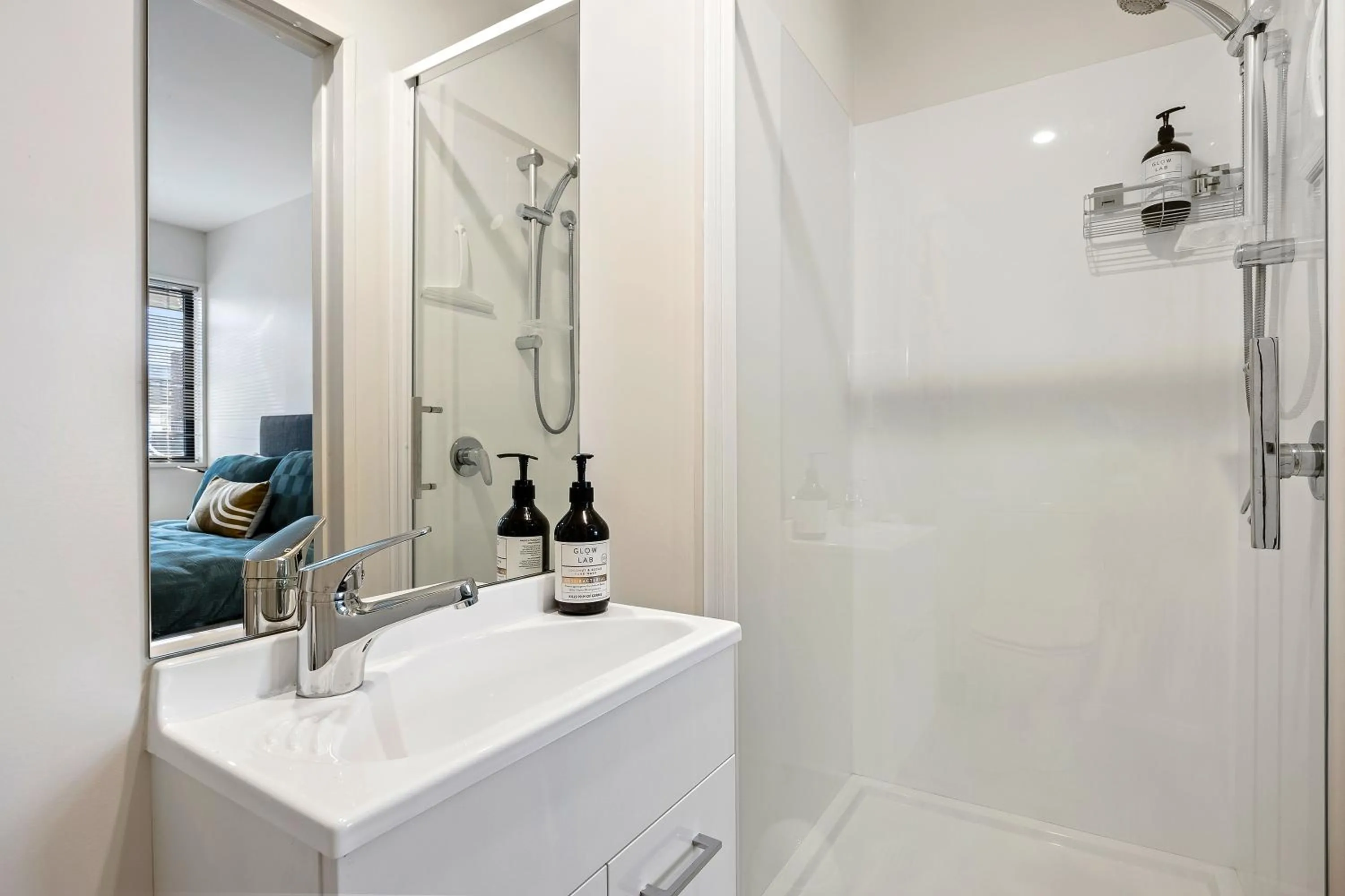 Shower in 1 Bedroom City Base with Free Car Park