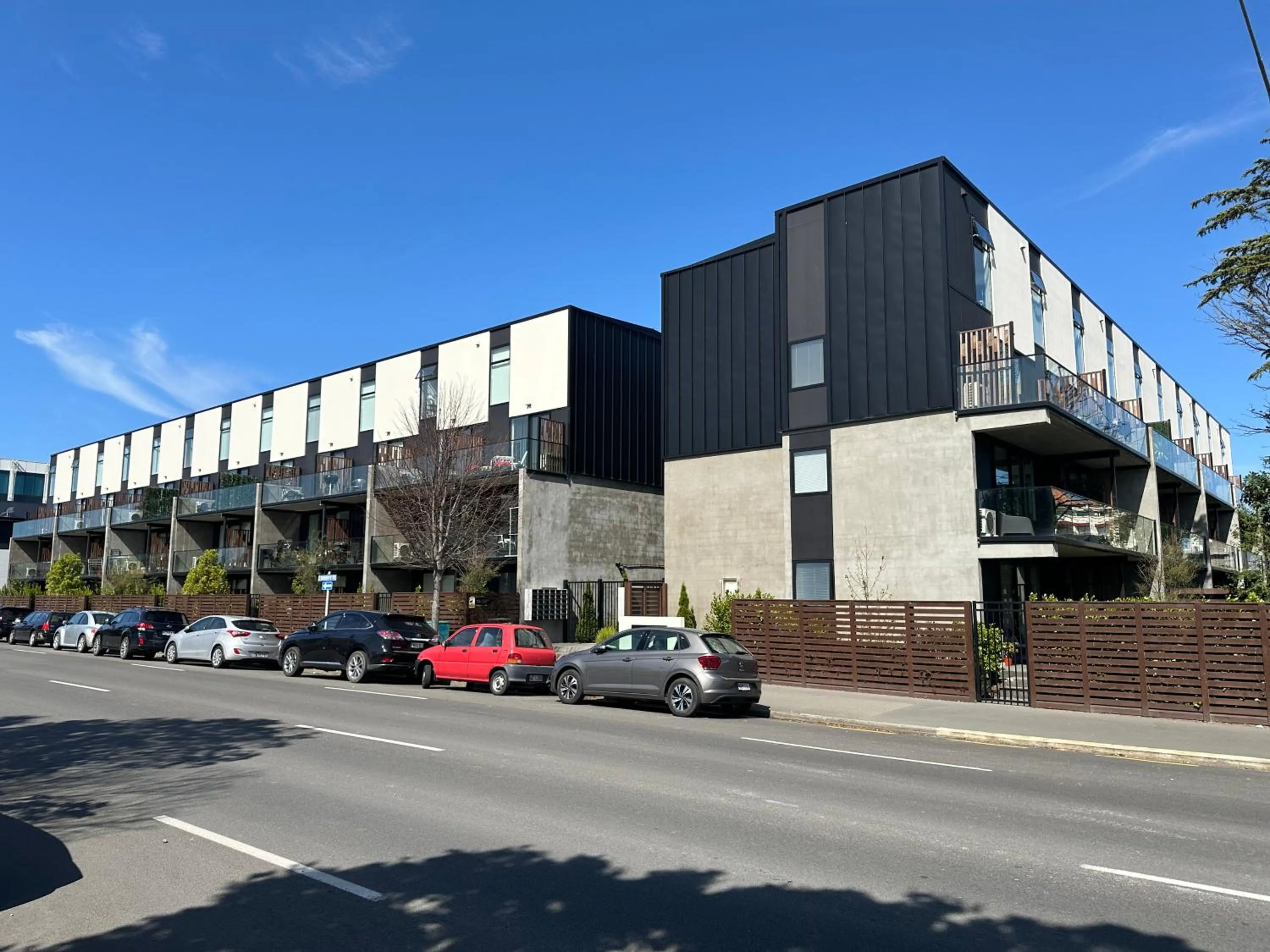 Property building in 1 Bedroom City Base with Free Car Park