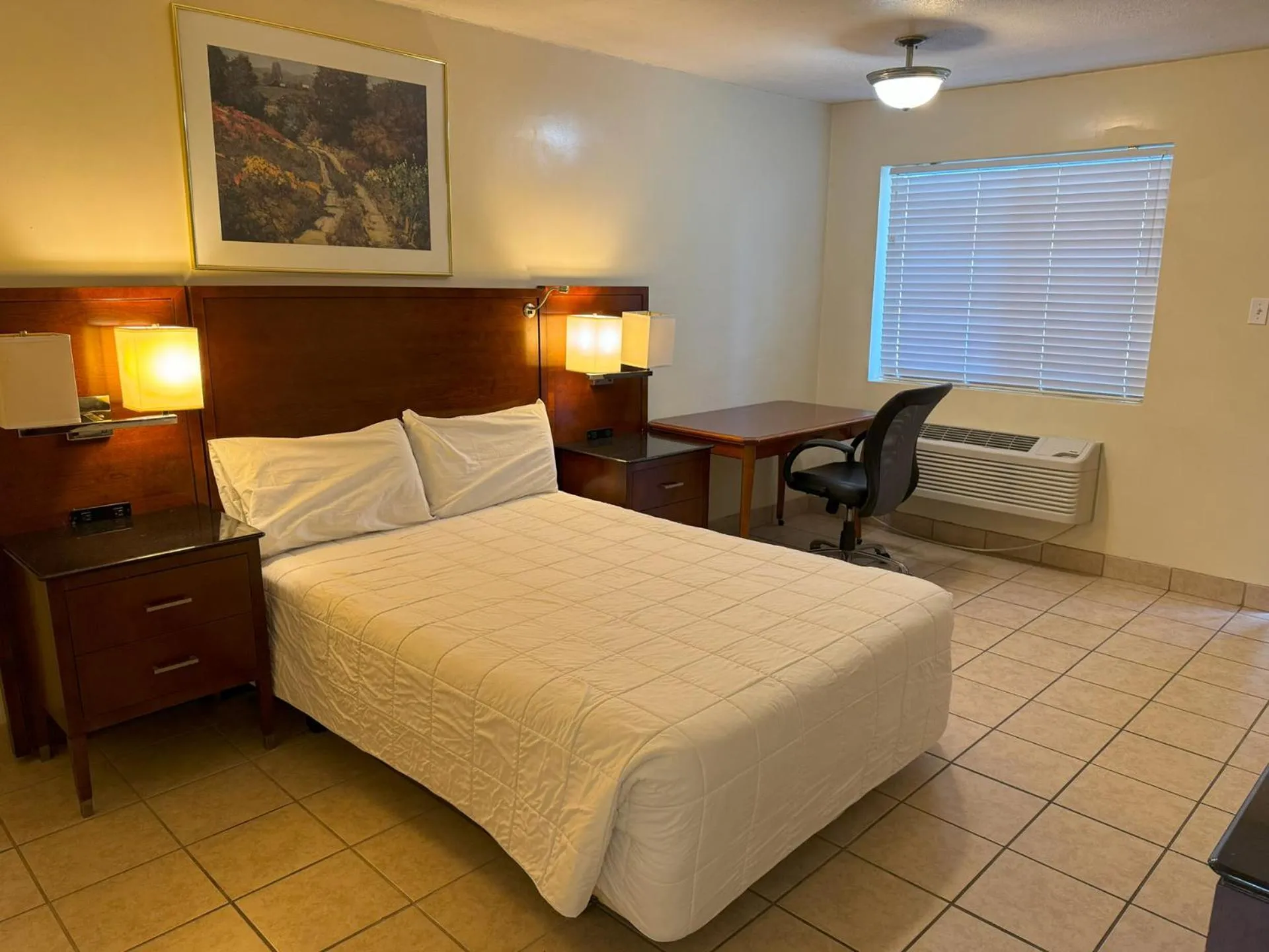 Bedroom, Bed in Big Chile Inn & Suites