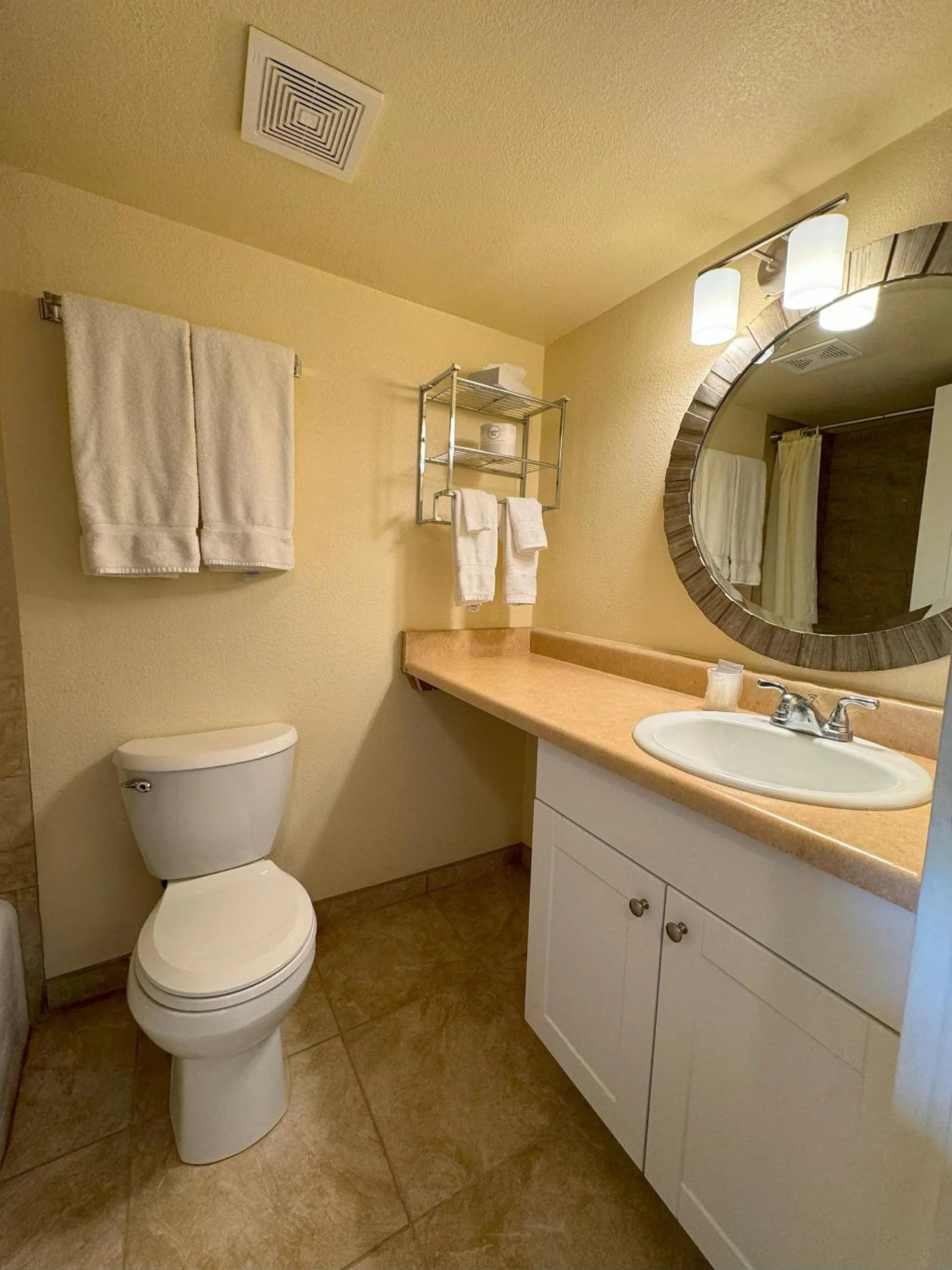 Bathroom in Big Chile Inn & Suites