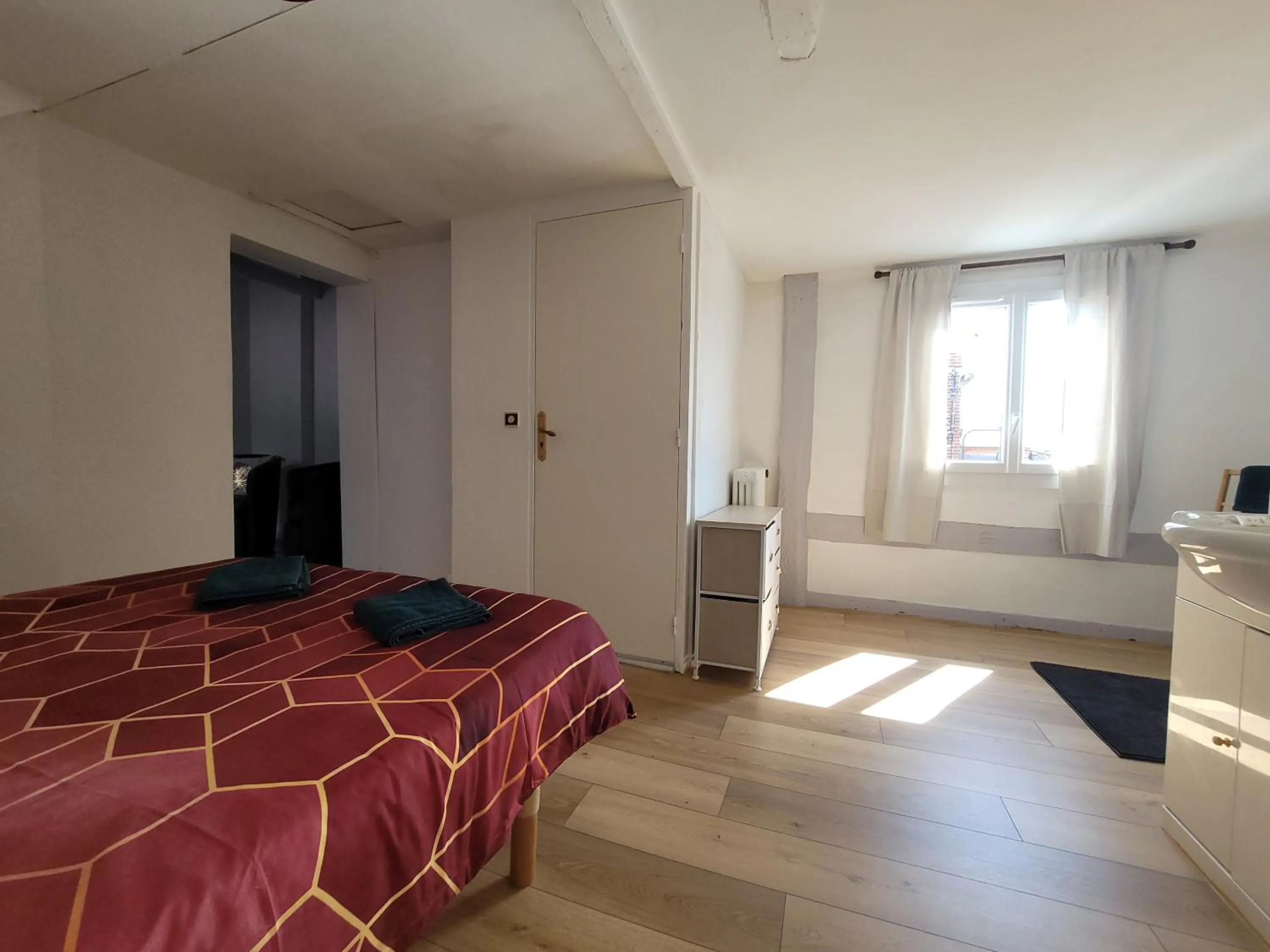 Photo of the whole room, Bed in Logement 2 pièces Au Relais Normand