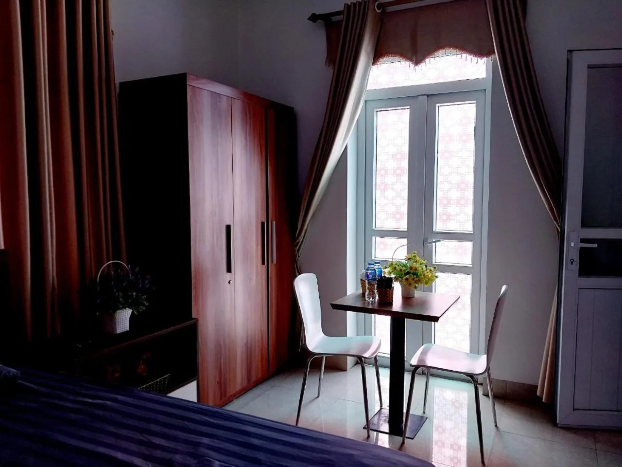 Photo of the whole room in Nha Xanh Homestay