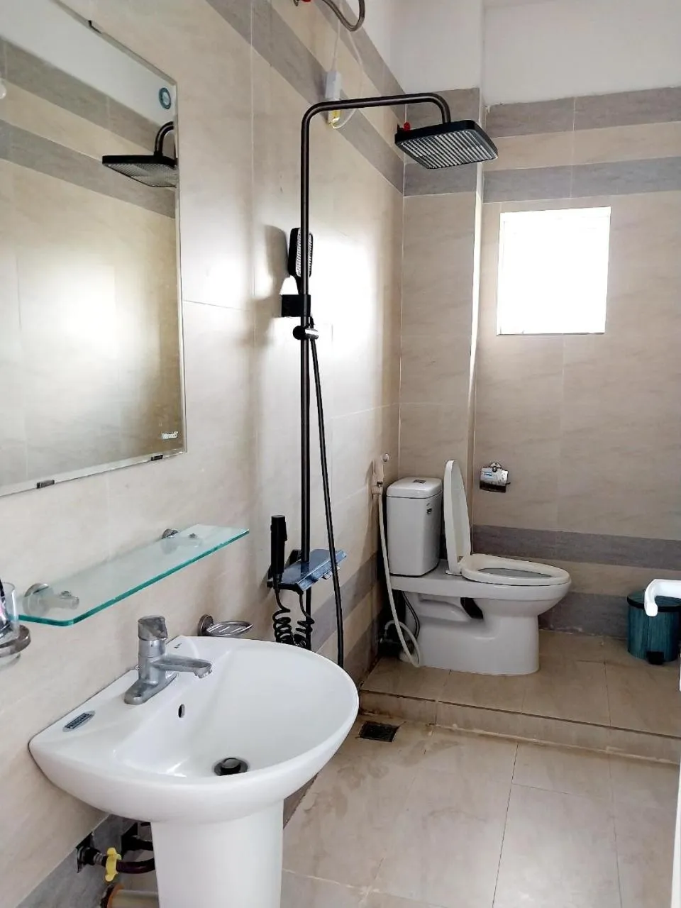 Shower in Nha Xanh Homestay
