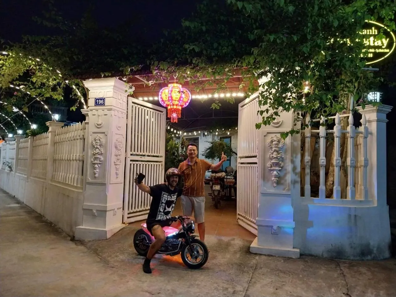 Facade/entrance in Nha Xanh Homestay