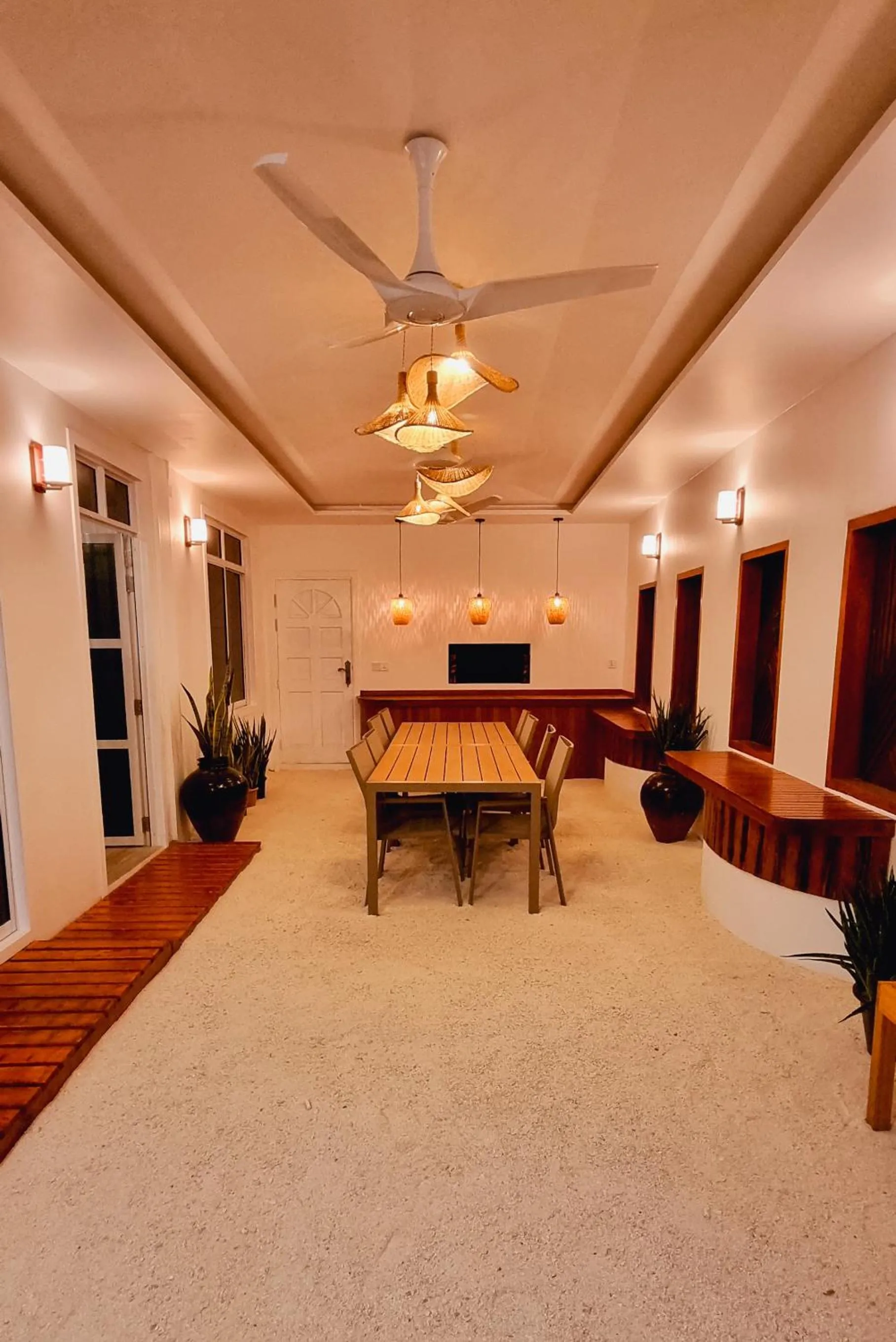 Restaurant/places to eat in Vaagali Inn