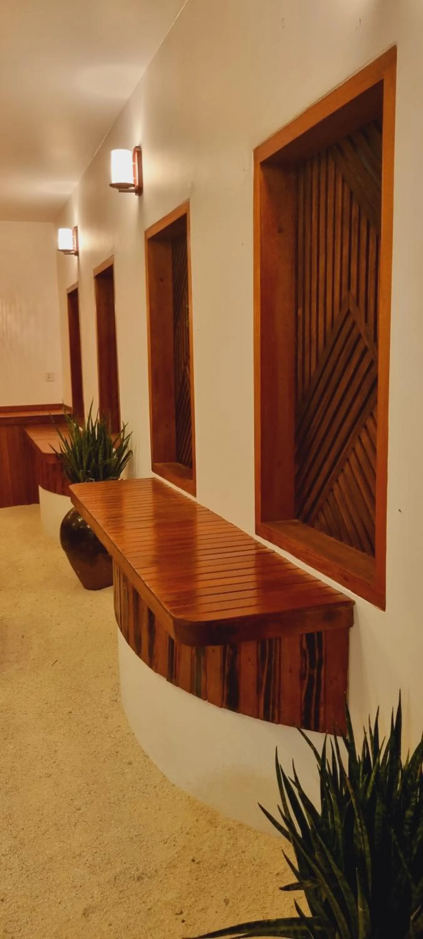 Restaurant/places to eat in Vaagali Inn