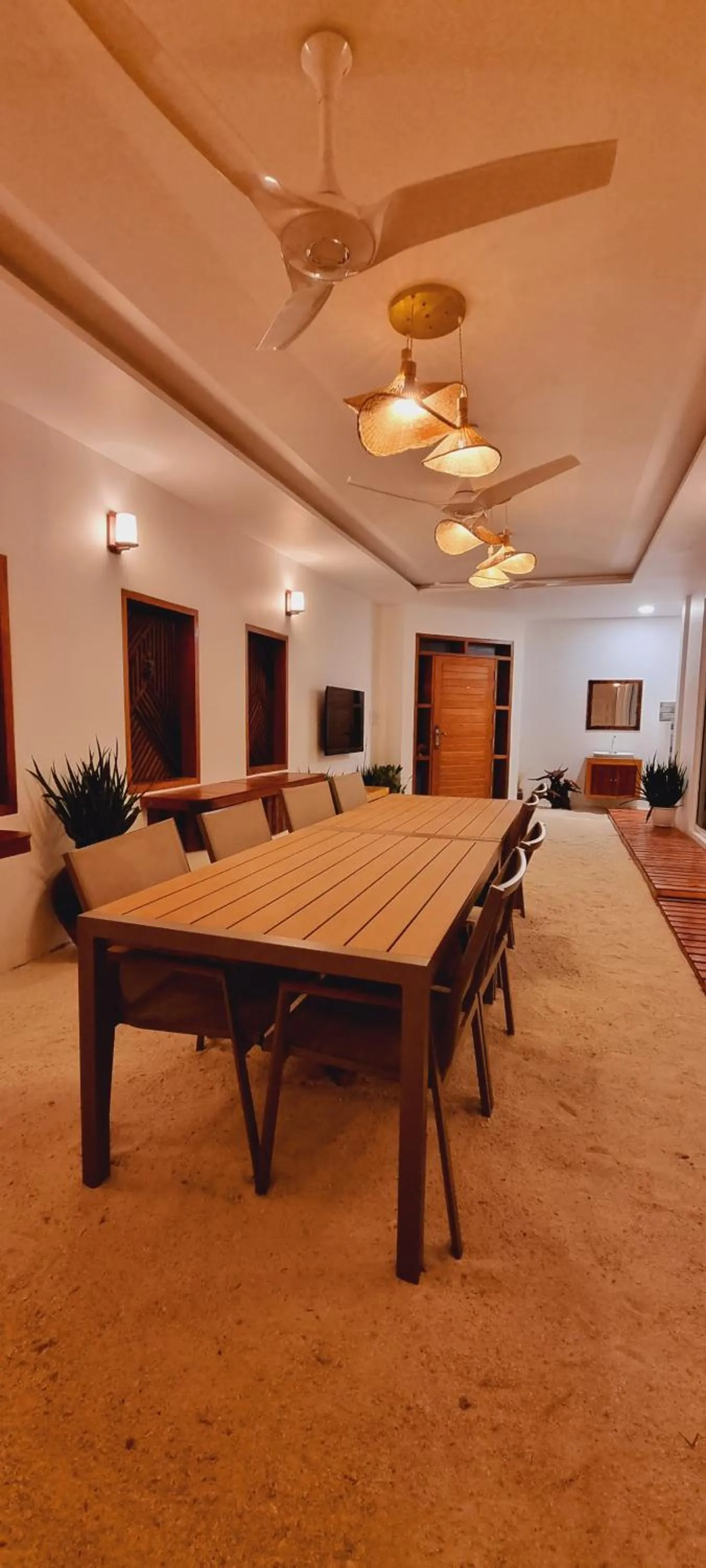 Restaurant/places to eat in Vaagali Inn