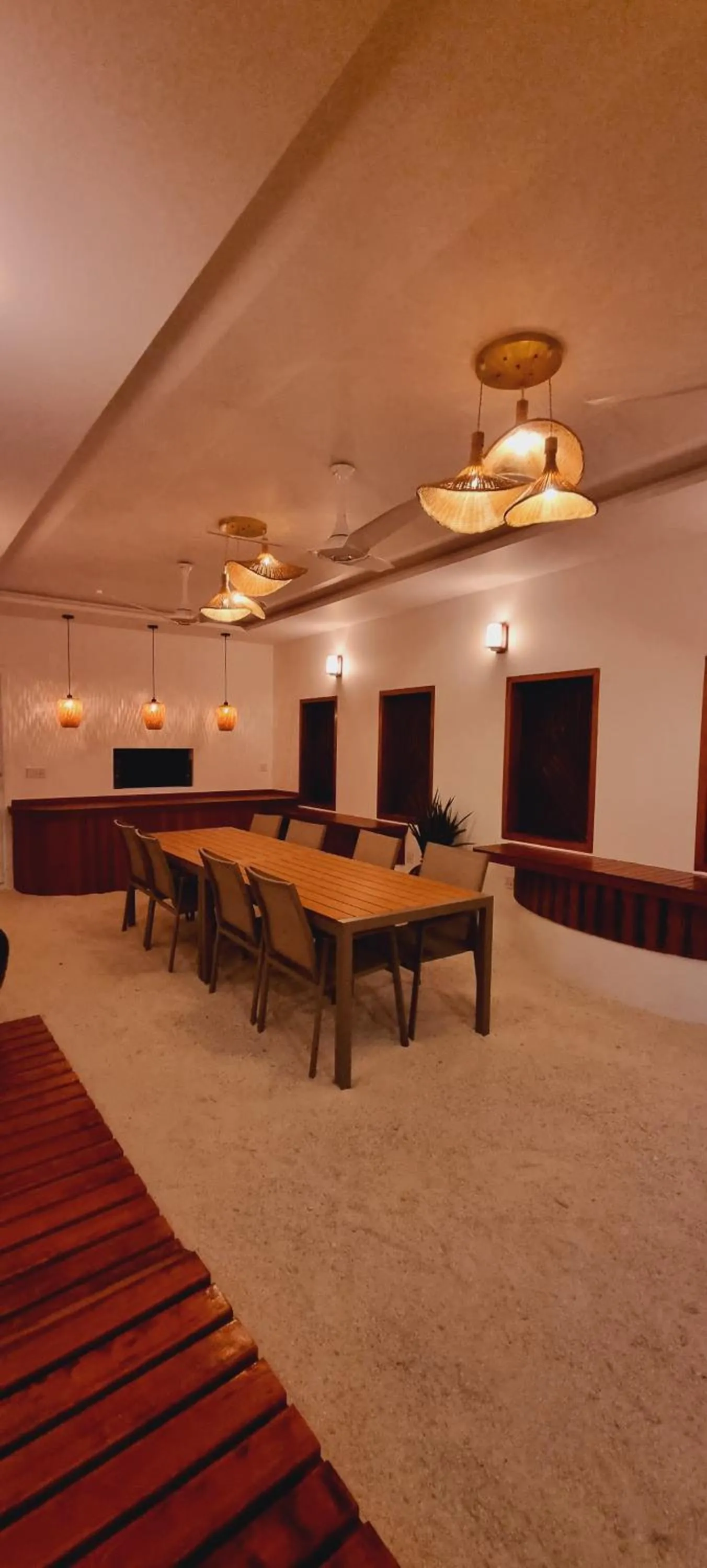 Restaurant/places to eat in Vaagali Inn