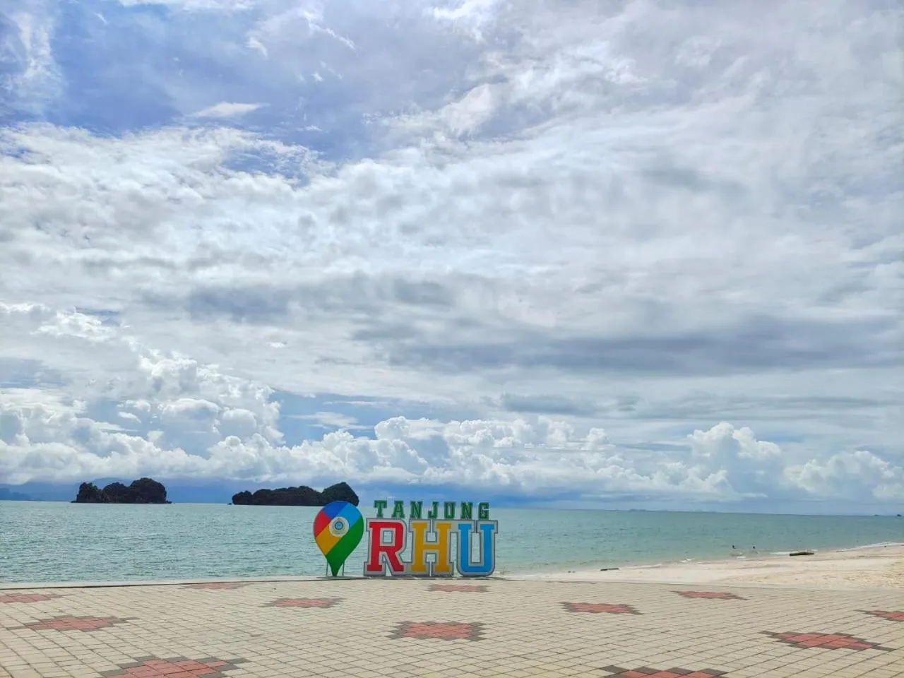 Beach in Rhu Dormitory