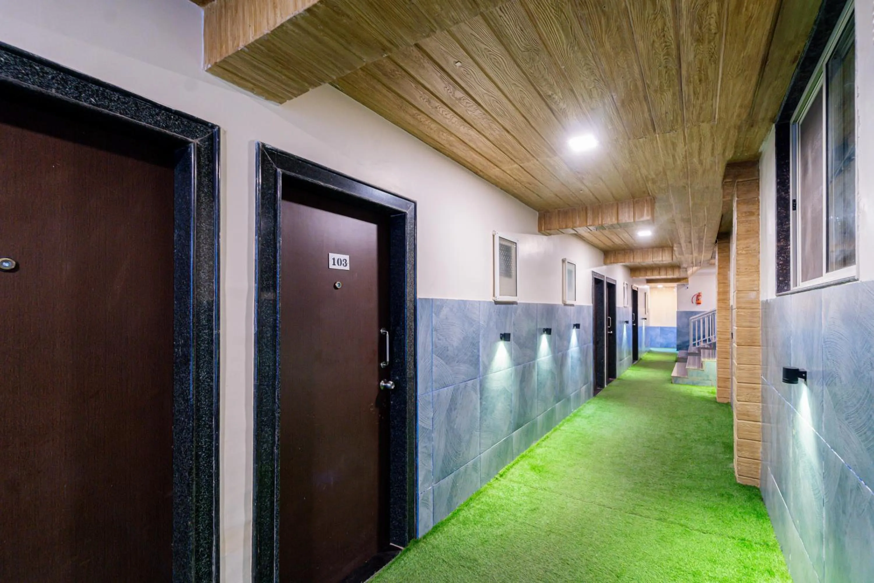 Lobby or reception in Treebo Kaizen, 3 Kms From Paragliding