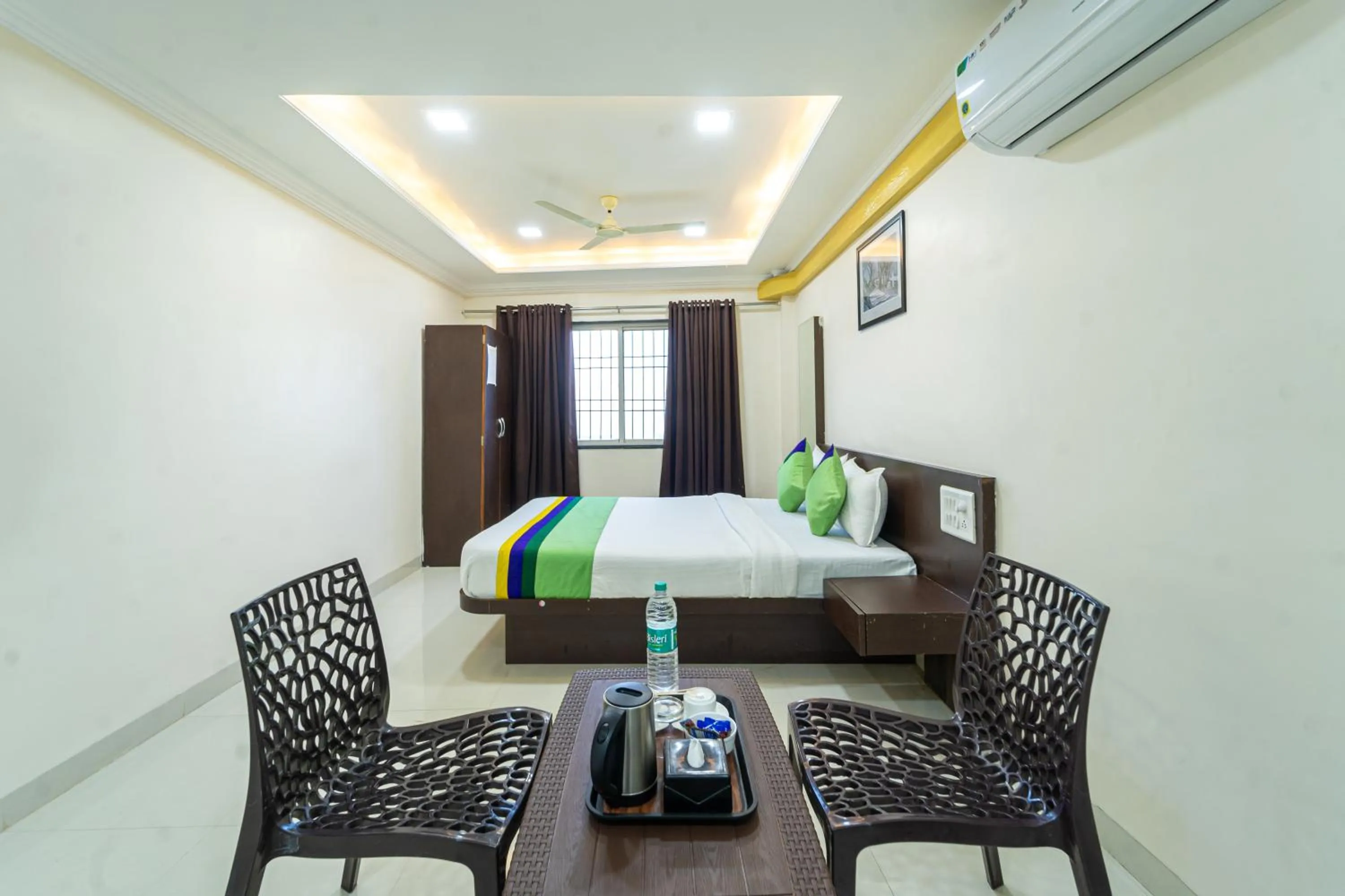 Bedroom, Bed in Treebo Kaizen, 3 Kms From Paragliding