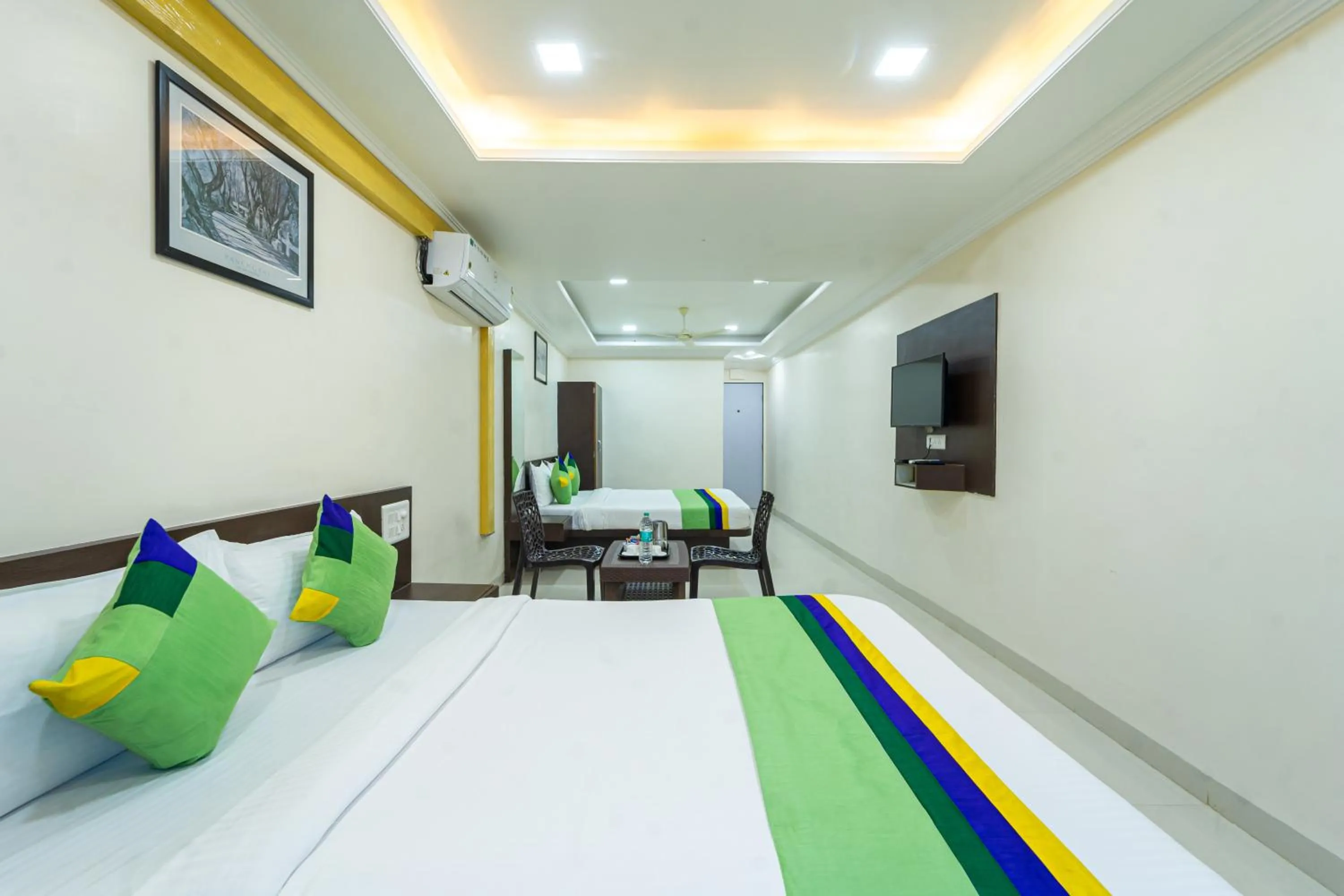 Bedroom, Bed in Treebo Kaizen, 3 Kms From Paragliding