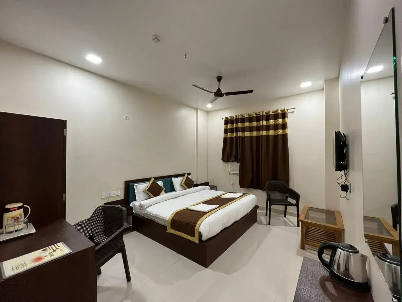 Photo of the whole room, Bed in HOTEL KAVANA Photo of the whole room, Bed in HOTEL KAVANA