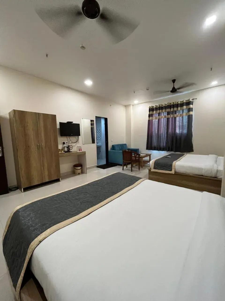 Photo of the whole room, Bed in HOTEL KAVANA Photo of the whole room, Bed in HOTEL KAVANA