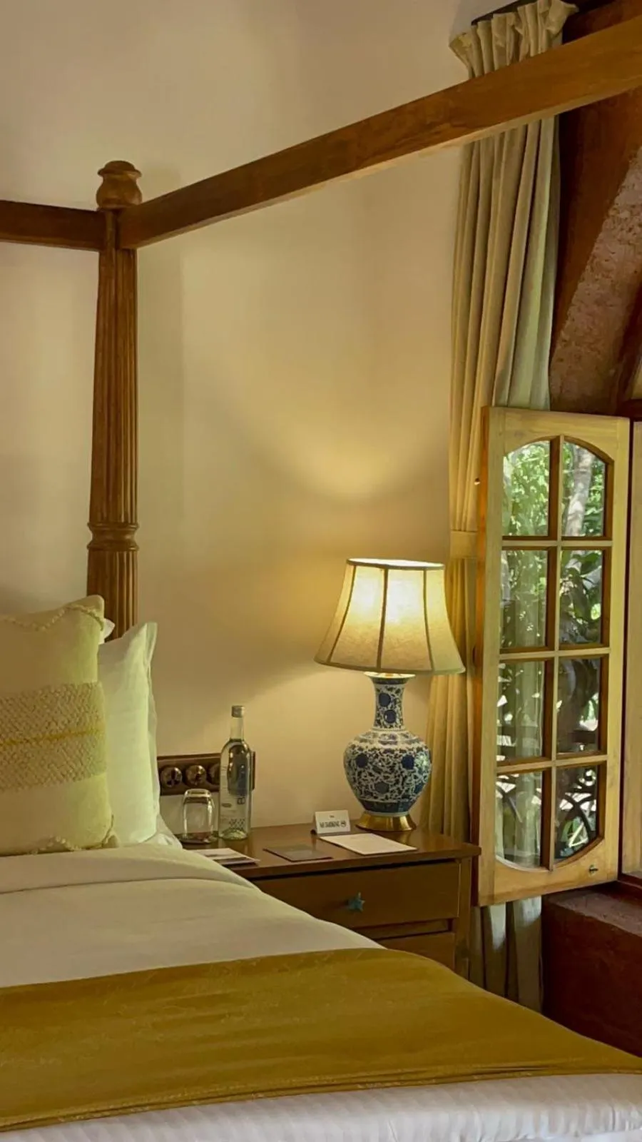 Bedroom, Bed in The Postcard Saligao