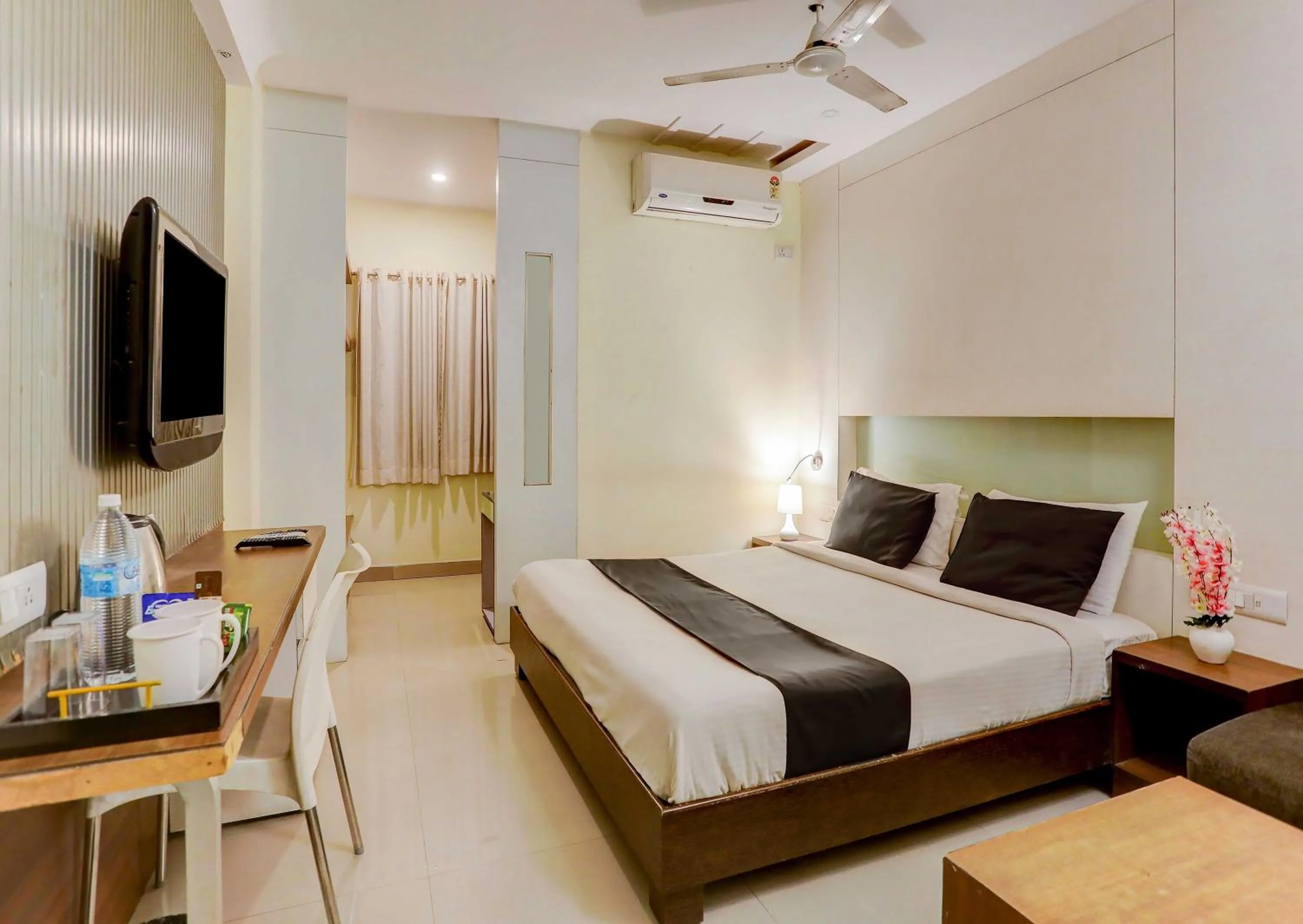 Bedroom, Bed in Collection O Grand Krishna