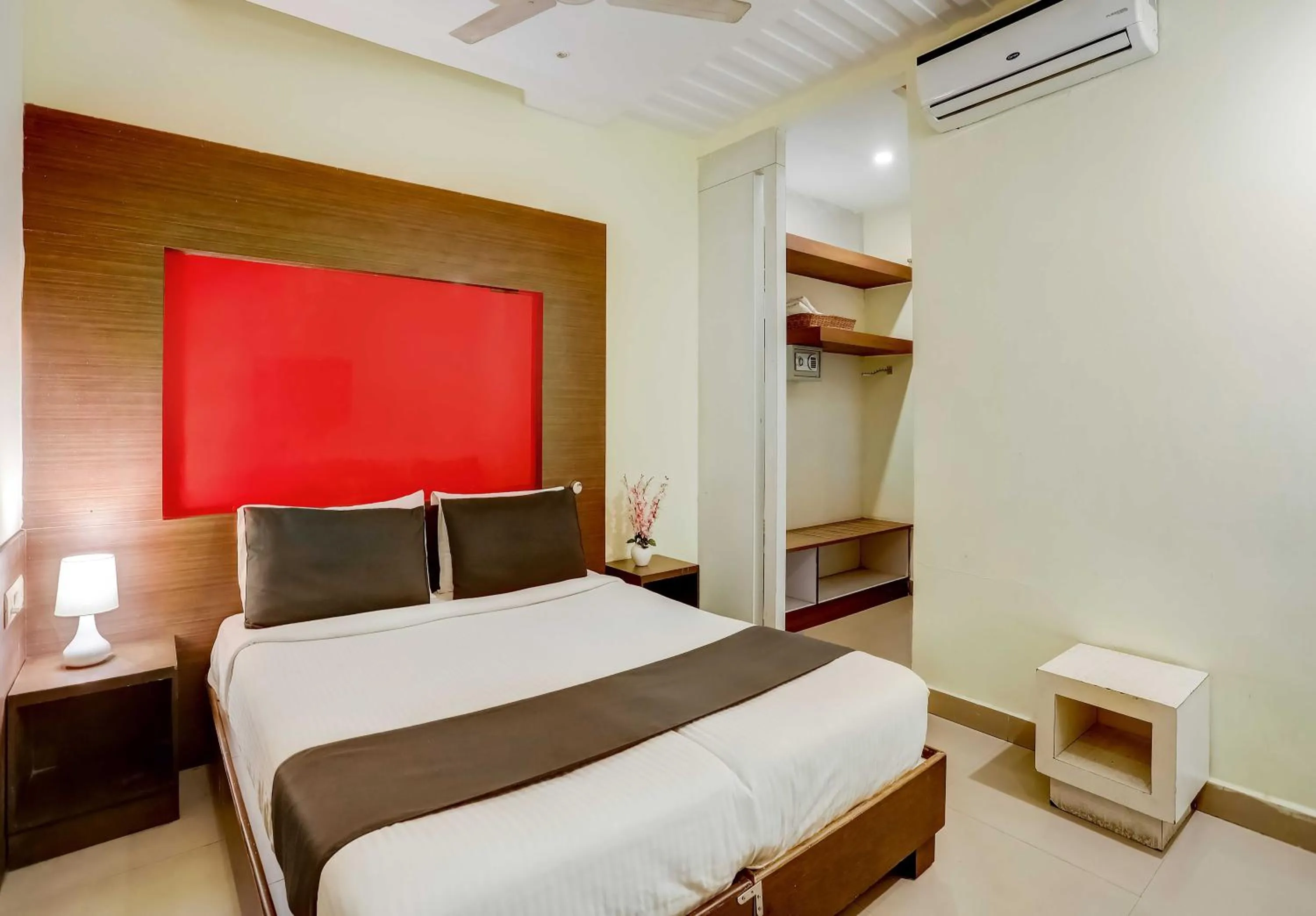 Bedroom, Bed in Collection O Grand Krishna